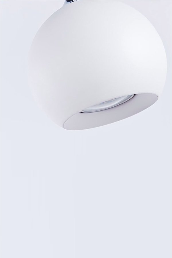   
                        Люстра AZZARDO (Польща) 15457    
                         у стилі хай-тек.  
                        Тип джерела світла: cвітлодіодні led, галогенні.                         Форма: куля.                         Кольори плафонів і підвісок: білий.                         Матеріал: метал.                          фото 2
