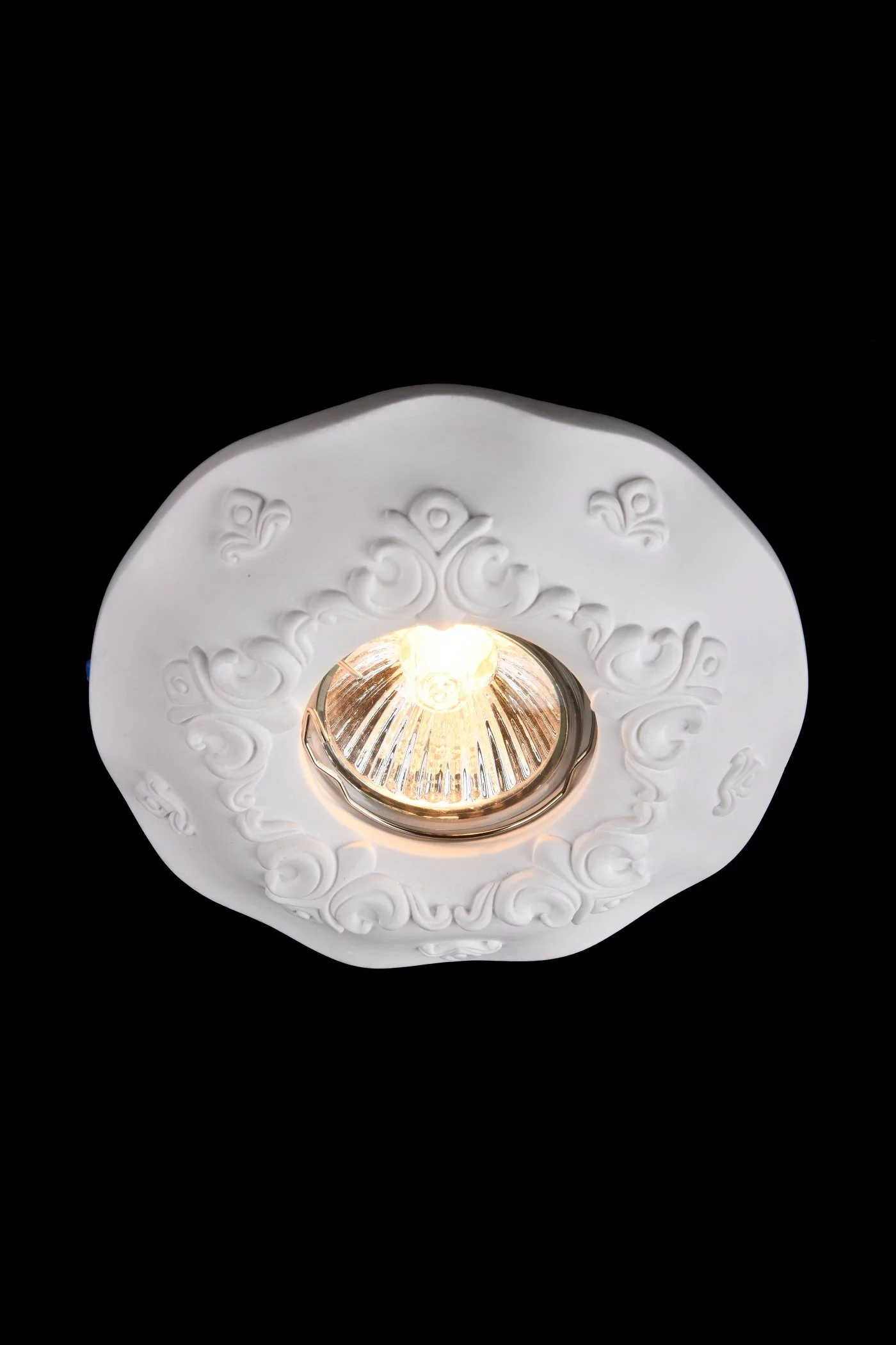   
                        
                        Точковий світильник MAYTONI (Німеччина) 16180    
                         у стилі Класика.  
                        Тип джерела світла: світлодіодна лампа, змінна.                         Форма: Коло.                         Кольори плафонів і підвісок: Білий.                         Матеріал: Гіпс.                          фото 4