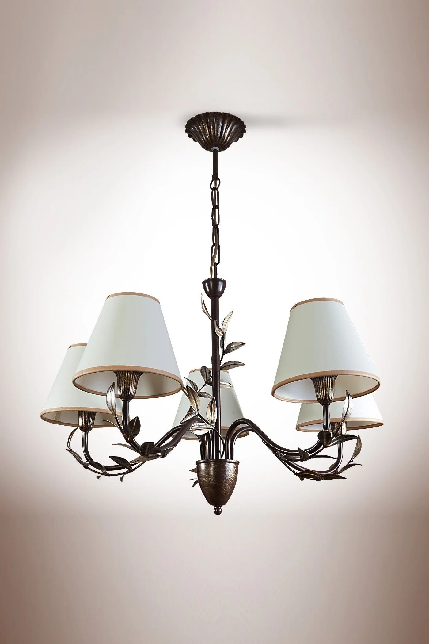   
                        
                        Люстра NB LIGHT (Украина) 16379    
                         В стиле Классика.  
                        Тип источника света: светодиодная лампа, сменная.                         Форма: Круг.                         Цвета плафонов и подвесок: Белый, Бежевый.                         Материал: Ткань.                          фото 1