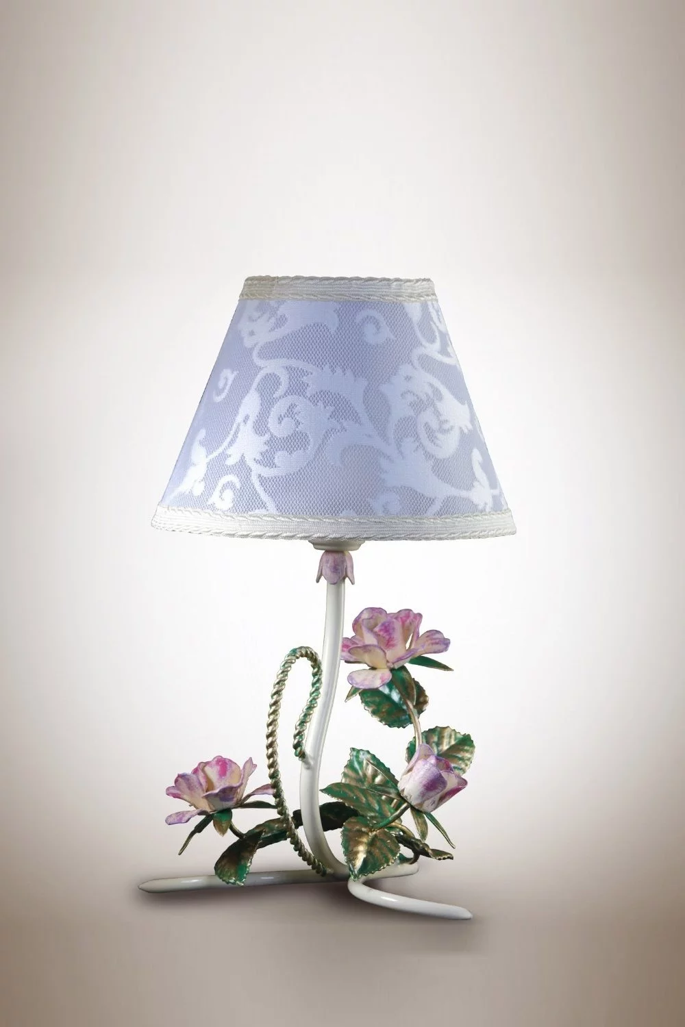   
                        
                        Настільна лампа NB LIGHT (Україна) 16623    
                         у стилі Прованс, Флористика.  
                        Тип джерела світла: світлодіодна лампа, змінна.                                                 Кольори плафонів і підвісок: Білий, Малюнок.                         Матеріал: Тканина.                          фото 1