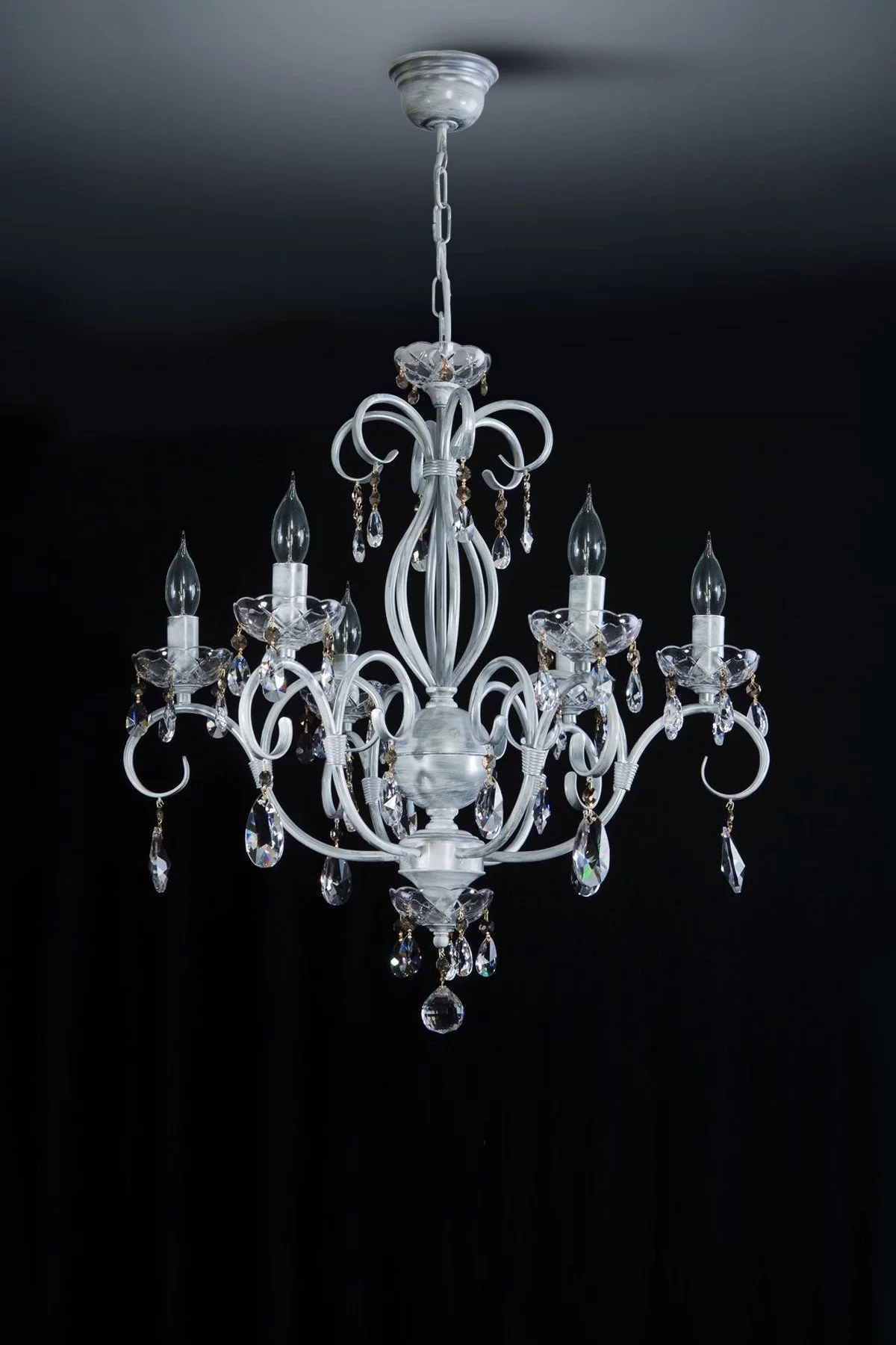   
                        
                        Люстра NB LIGHT (Україна) 16728    
                         У стилі Класика.  
                        Тип джерела світла: світлодіодна лампа, змінна.                         Форма: Коло.                         Кольори плафонів і підвісок: Прозорий.                         Матеріал: Кришталь.                          фото 1