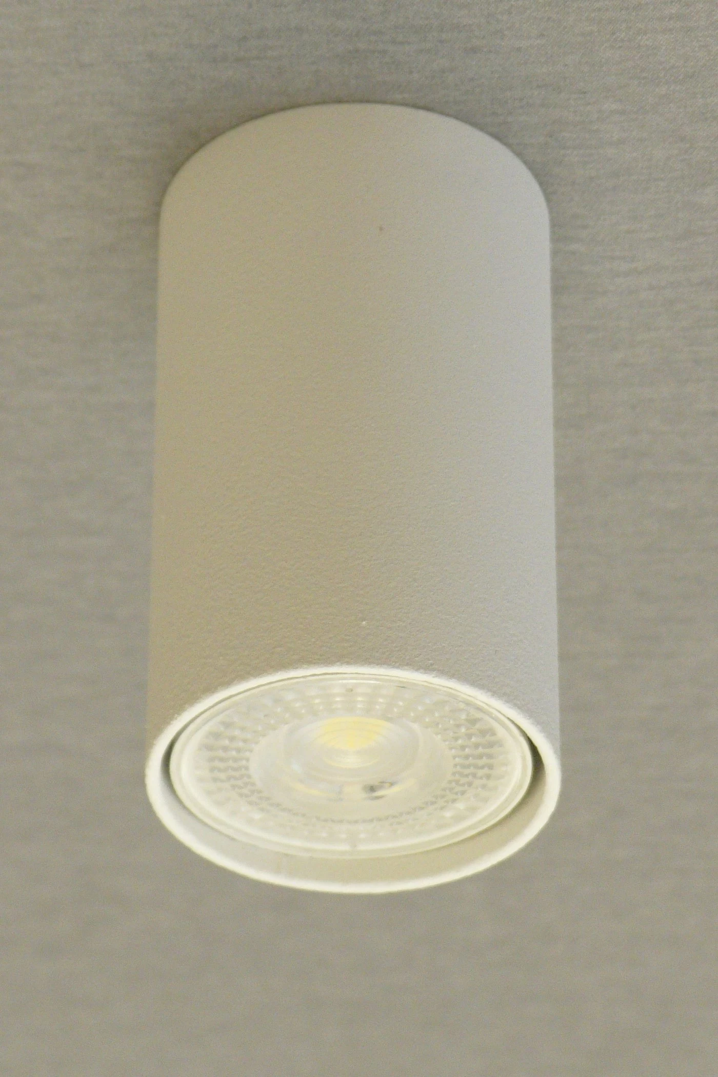   
                        Точечный светильник NB LIGHT  (Украина) 16800    
                         в стиле модерн.  
                        Тип источника света: светодиодные led, галогенные.                         Форма: цилиндр.                                                                          фото 5