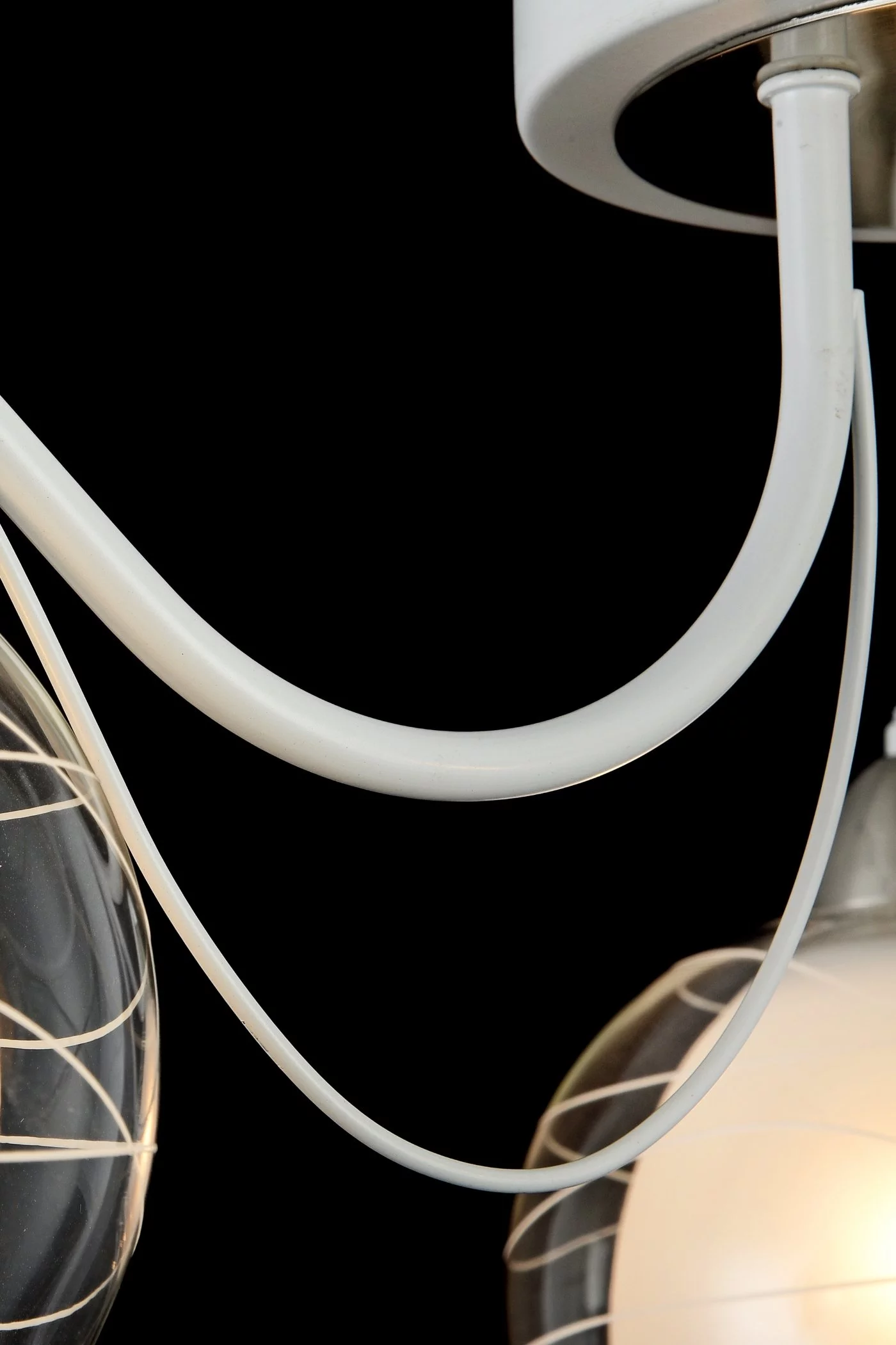   
                        Люстра FREYA (Німеччина) 17069    
                         у стилі модерн.  
                        Тип джерела світла: cвітлодіодні led, енергозберігаючі, розжарювання.                         Форма: коло.                         Кольори плафонів і підвісок: білий, прозорий, малюнок.                         Матеріал: скло.                          фото 6