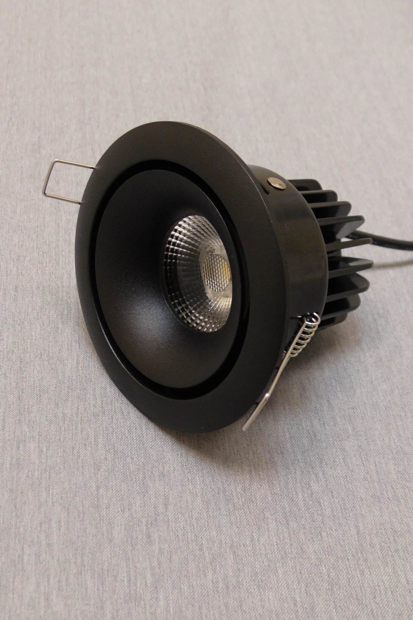   
                        Точковий світильник MAYTONI (Німеччина) 17507    
                         у стилі Хай-тек.  
                        Тип джерела світла: вбудований led-модуль, незмінний.                         Форма: Коло.                         Кольори плафонів і підвісок: Чорний.                         Матеріал: Алюміній.                          фото 3