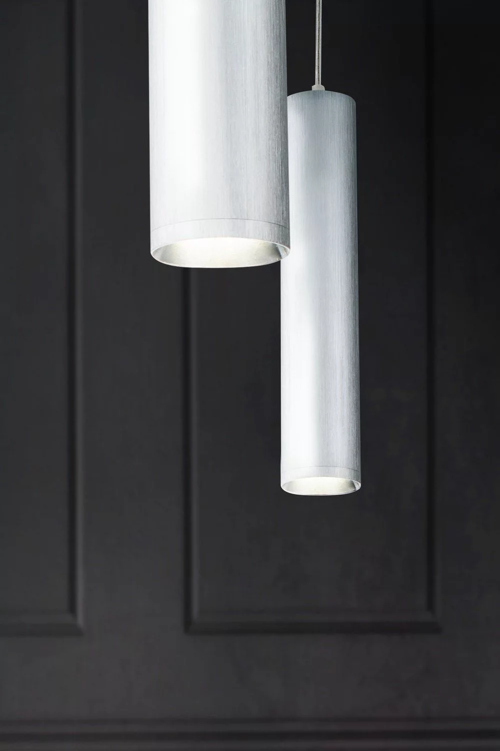   
                        
                        Люстра MAYTONI (Німеччина) 17536    
                         у стилі Хай-тек.  
                        Тип джерела світла: світлодіодна лампа, змінна.                         Форма: Циліндр.                         Кольори плафонів і підвісок: Срібло.                         Матеріал: Алюміній.                          фото 3