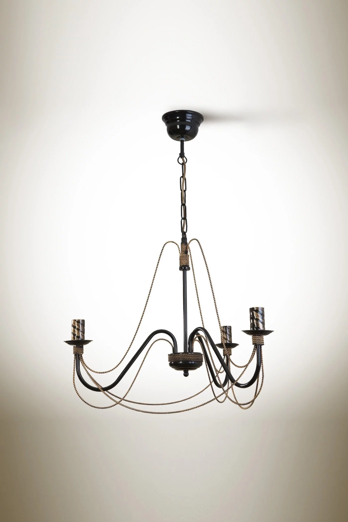   
                        
                        Люстра NB LIGHT (Україна) 18247    
                         У стилі Класика.  
                        Тип джерела світла: світлодіодна лампа, змінна.                         Форма: Коло.                                                                          фото 1