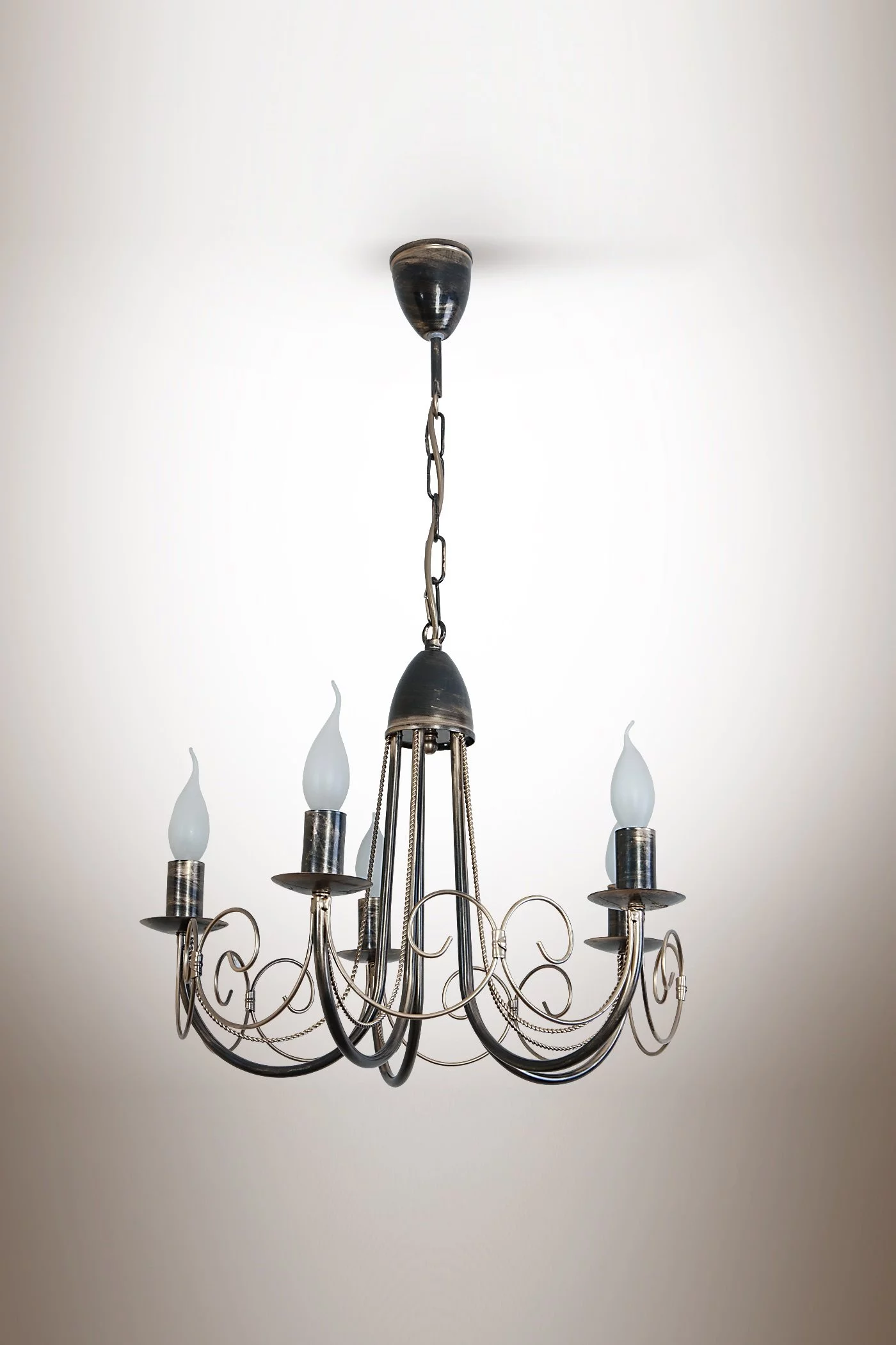   
                        
                        Люстра NB LIGHT (Україна) 18373    
                         У стилі Класика.  
                        Тип джерела світла: світлодіодна лампа, змінна.                         Форма: Коло.                                                                          фото 1