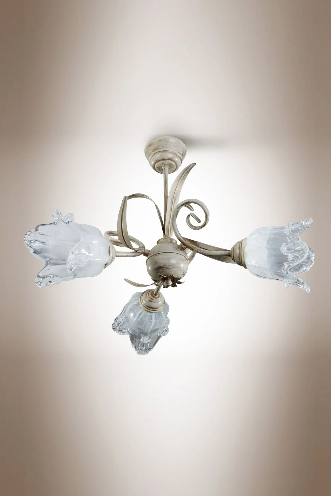   
                        
                        Люстра NB LIGHT (Україна) 18465    
                         У стилі Флористика.  
                        Тип джерела світла: світлодіодна лампа, змінна.                         Форма: Коло.                         Кольори плафонів і підвісок: Прозорий.                         Матеріал: Скло.                          фото 1