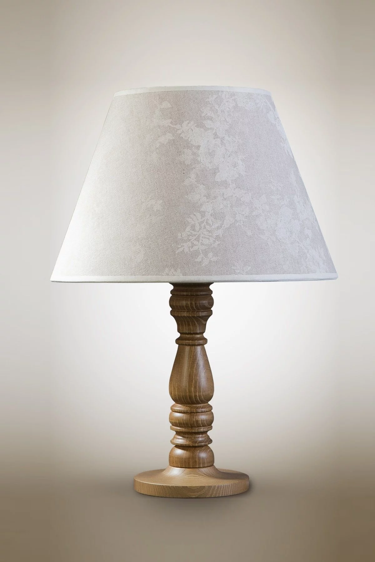   
                        
                        Настільна лампа NB LIGHT (Україна) 19047    
                         у стилі Прованс, Флористика.  
                        Тип джерела світла: світлодіодна лампа, змінна.                                                 Кольори плафонів і підвісок: Білий, Малюнок.                         Матеріал: Тканина.                          фото 1