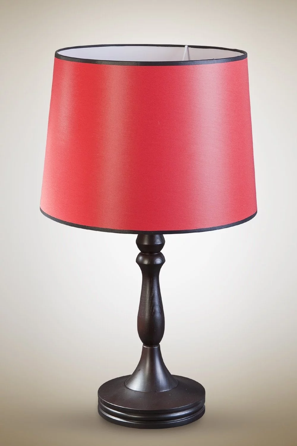   
                        Настільна лампа NB LIGHT (Україна) 19111    
                         у стилі модерн.  
                        Тип джерела світла: cвітлодіодні led, енергозберігаючі, розжарювання.                                                 Кольори плафонів і підвісок: червоний.                         Матеріал: тканина.                          фото 1