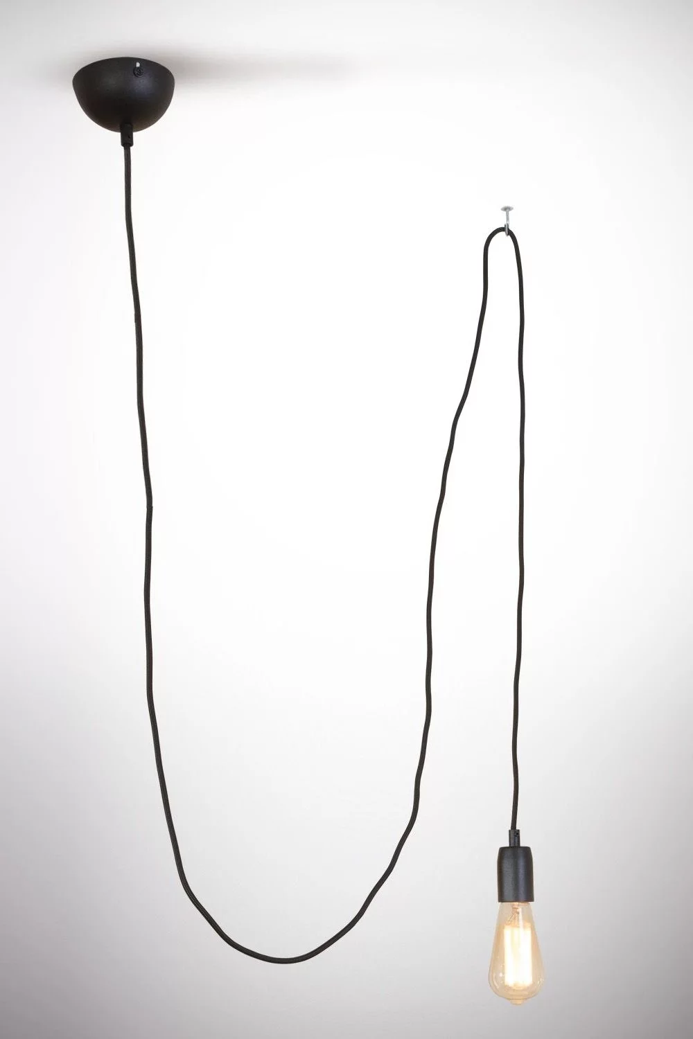   
                        
                        Люстра NB LIGHT (Украина) 19131    
                         В стиле Лофт.  
                        Тип источника света: светодиодная лампа, сменная.                         Форма: Паук.                         Цвета плафонов и подвесок: Черный.                         Материал: Ткань.                          фото 1