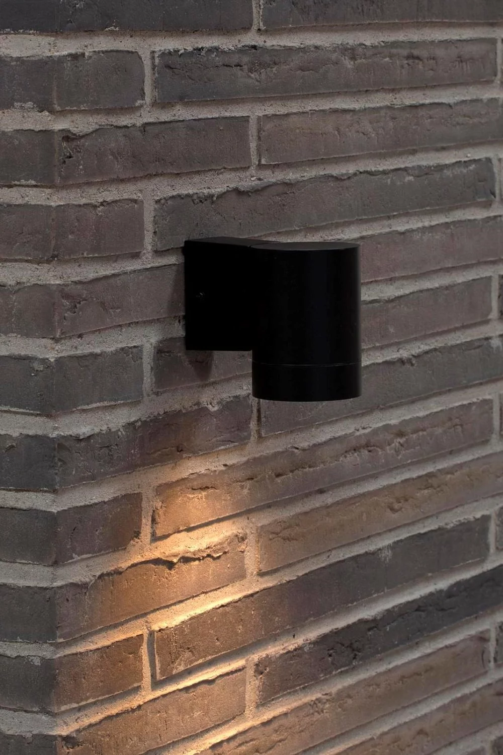   
                        Світильник вуличний NORDLUX (Данія) 19911    
                         у стилі Лофт.  
                        Тип джерела світла: cвітлодіодні led, галогенні.                                                 Кольори плафонів і підвісок: Прозорий.                         Матеріал: Скло.                          фото 2