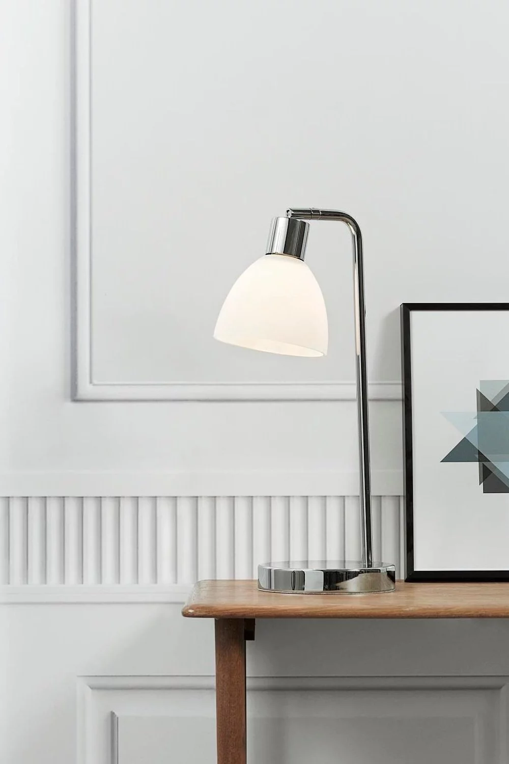   
                        
                        Настольная лампа NORDLUX (Дания) 19977    
                         в стиле Модерн.  
                        Тип источника света: светодиодная лампа, сменная.                                                 Цвета плафонов и подвесок: Белый.                         Материал: Стекло.                          фото 2