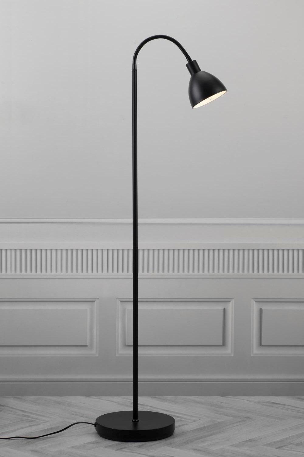   
                        Торшер NORDLUX (Данія) 20003    
                         у стилі лофт.  
                        Тип джерела світла: cвітлодіодні led, енергозберігаючі, розжарювання.                                                 Кольори плафонів і підвісок: чорний.                         Матеріал: метал.                          фото 3