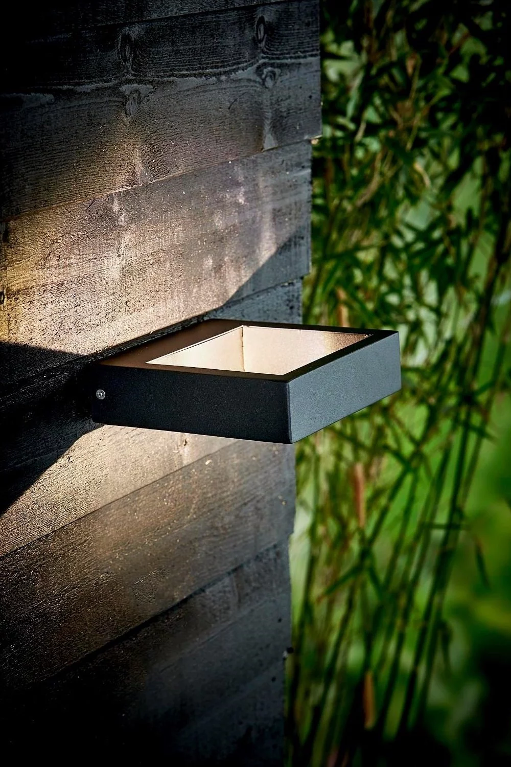   
                        
                        Світильник вуличний NORDLUX (Данія) 20120    
                         у стилі Лофт.  
                        Тип джерела світла: вбудований led-модуль, незмінний.                                                 Кольори плафонів і підвісок: Чорний.                         Матеріал: Метал.                          фото 2