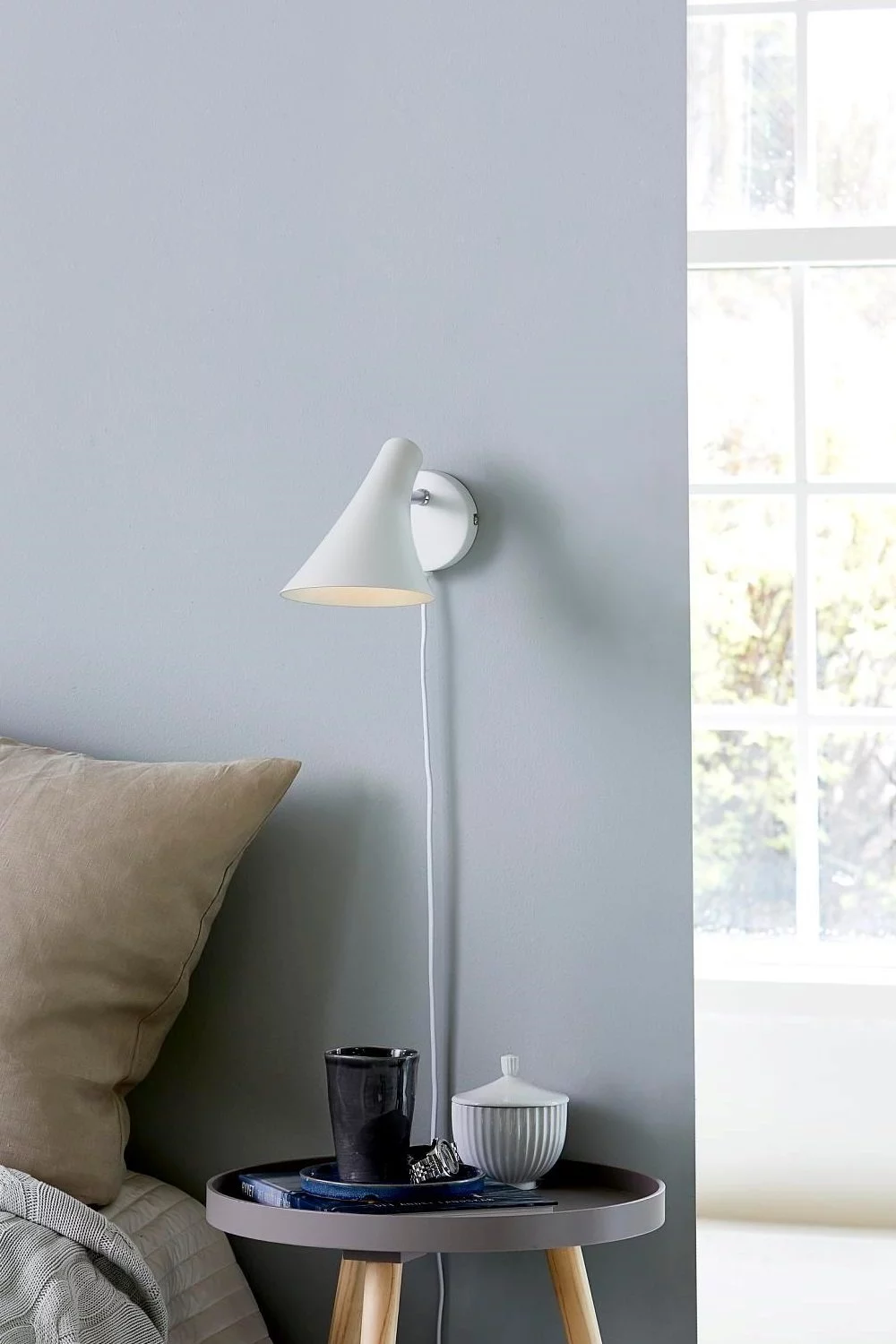   
                        
                        Бра NORDLUX (Данія) 20130    
                         у стилі Скандинавський.  
                        Тип джерела світла: світлодіодна лампа, змінна.                                                 Кольори плафонів і підвісок: Білий.                         Матеріал: Метал.                          фото 2