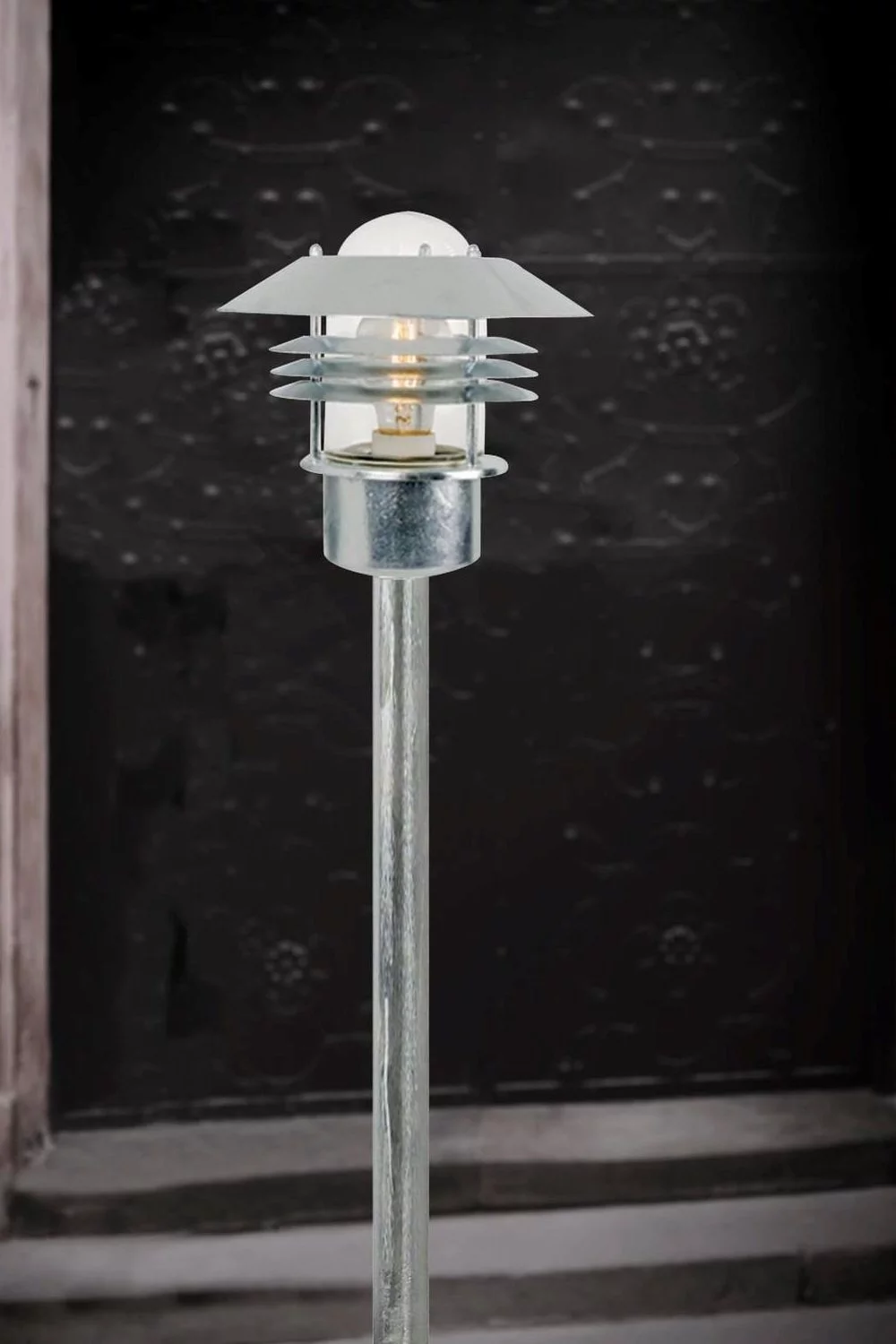   
                        
                        Світильник вуличний NORDLUX (Данія) 20183    
                         у стилі Хай-тек.  
                        Тип джерела світла: світлодіодна лампа, змінна.                                                 Кольори плафонів і підвісок: Прозорий.                         Матеріал: Скло.                          фото 2