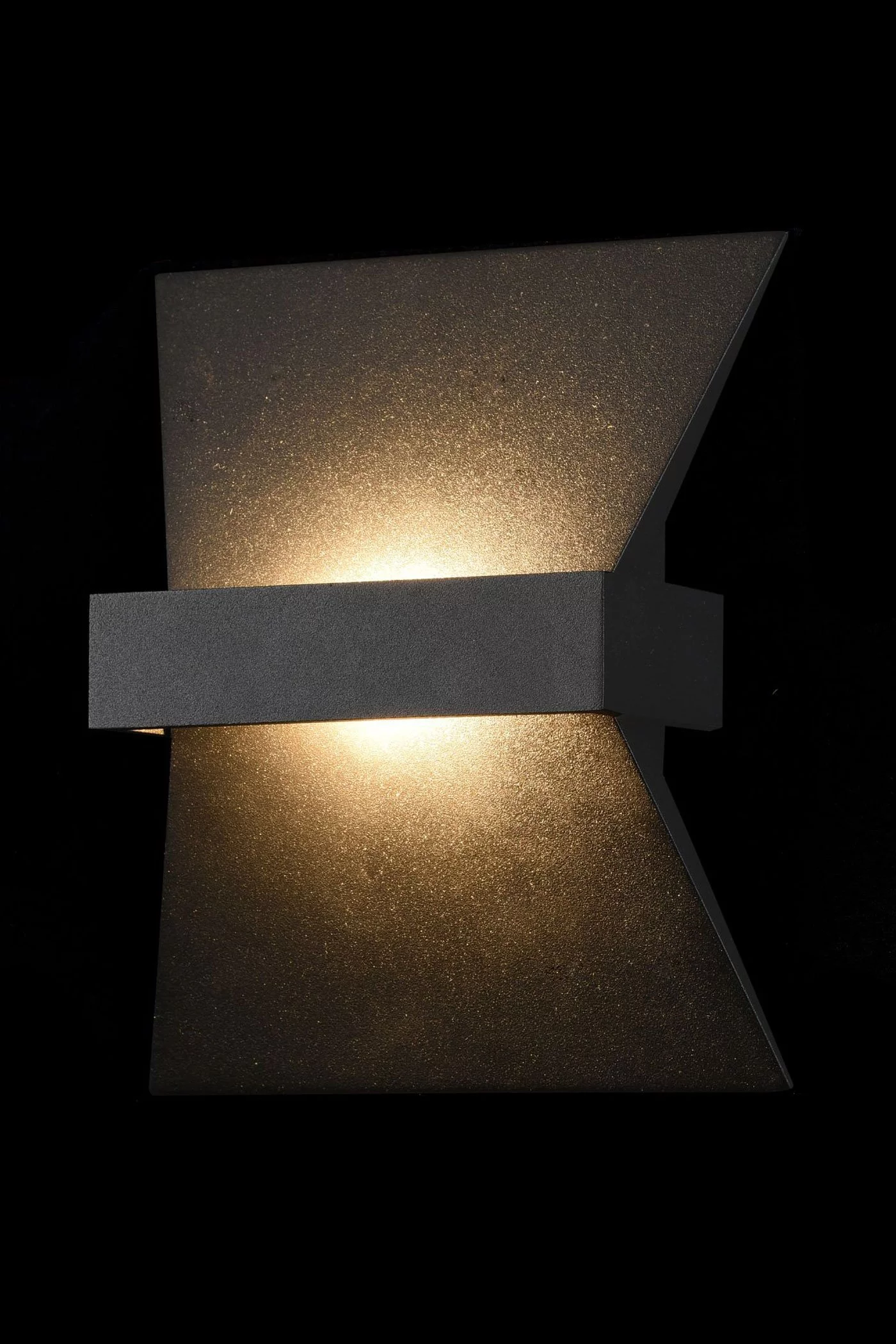   
                        
                        Светильник настенный MAYTONI (Германия) 20294    
                         в стиле Лофт.  
                        Тип источника света: встроенный led-модуль, несъемный.                                                 Цвета плафонов и подвесок: Черный.                         Материал: Металл.                          фото 2
