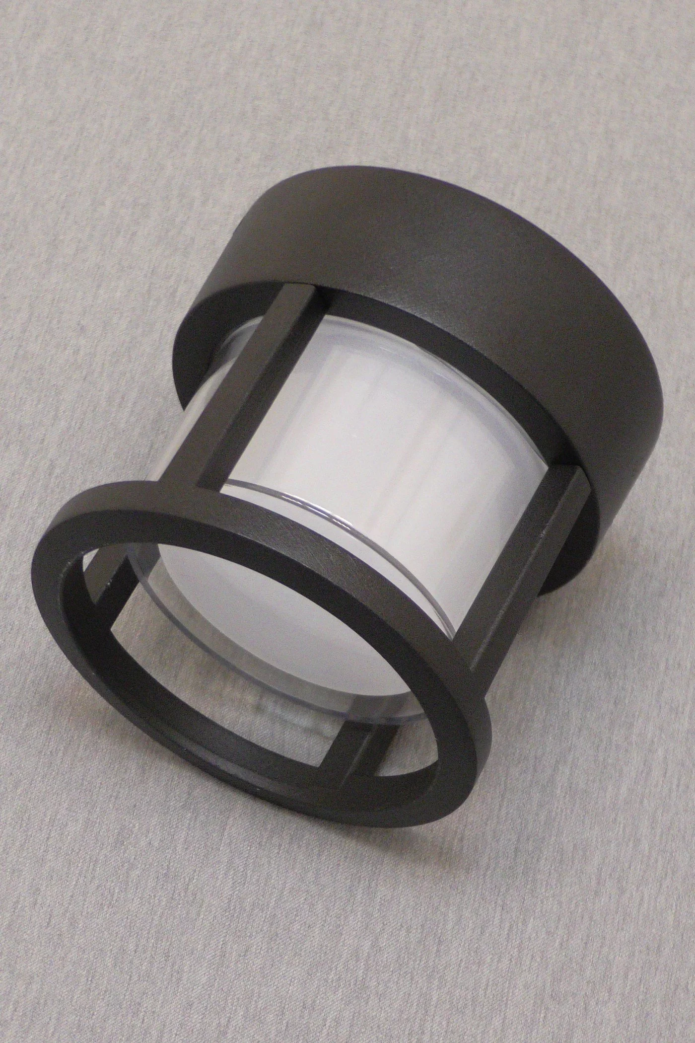   
                        
                        Світильник вуличний MAYTONI (Німеччина) 21546    
                         у стилі Лофт.  
                        Тип джерела світла: вбудований led-модуль, незмінний.                                                 Кольори плафонів і підвісок: Чорний.                         Матеріал: Алюміній.                          фото 3