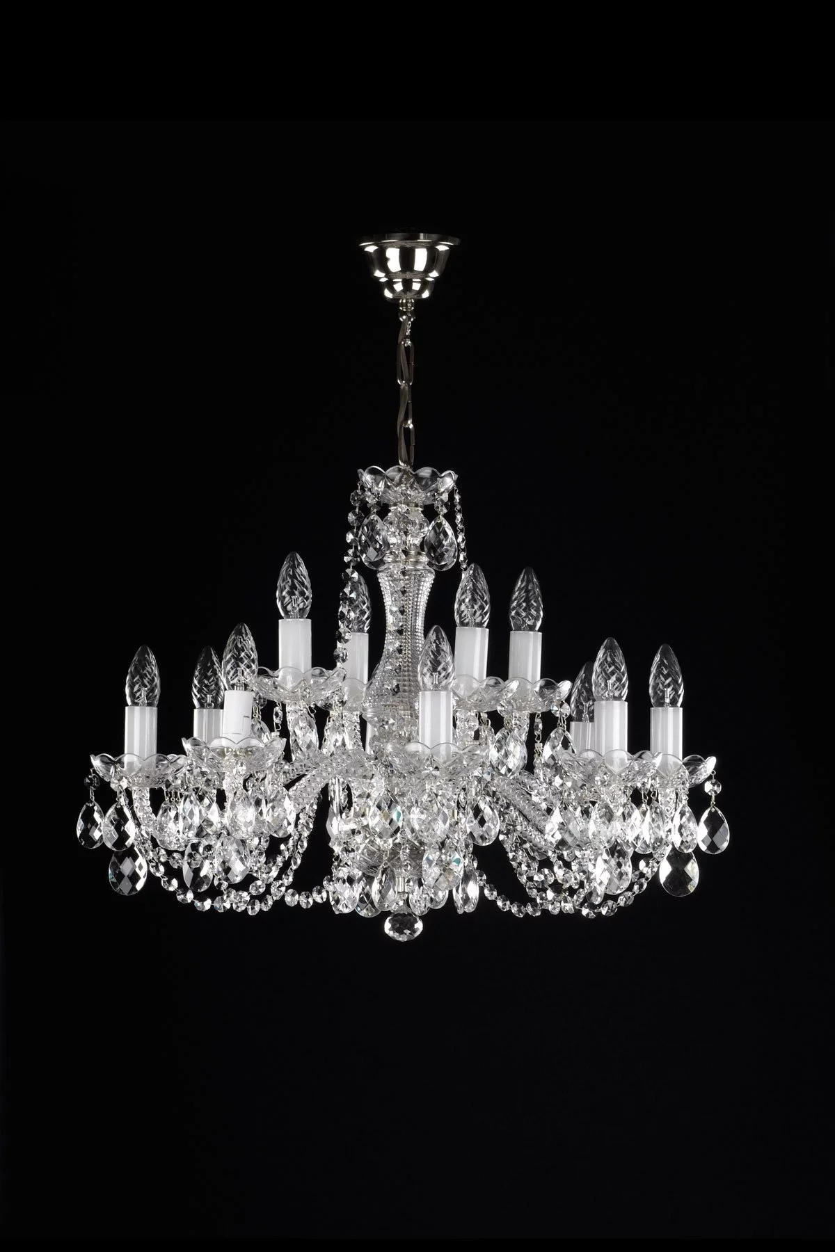   
                        
                        Кришталева люстра ARTGLASS (Чехія) 22488    
                         У стилі Класика.  
                        Тип джерела світла: світлодіодна лампа, змінна.                         Форма: Коло.                         Кольори плафонів і підвісок: Прозорий.                         Матеріал: Кришталь.                          фото 1