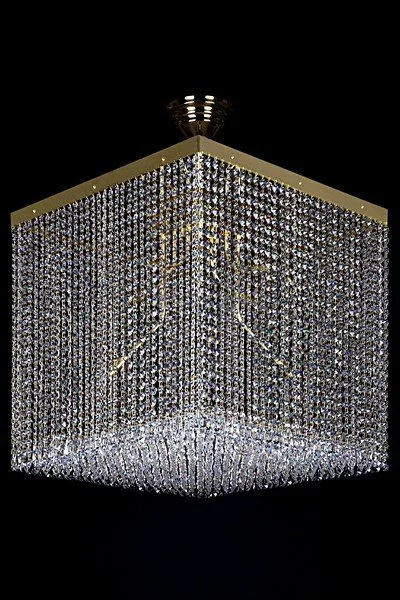   
                        
                        Кришталева люстра ARTGLASS (Чехія) 22674    
                         У стилі Арт-деко.  
                        Тип джерела світла: світлодіодна лампа, змінна.                         Форма: Куб.                         Кольори плафонів і підвісок: Прозорий.                         Матеріал: Кришталь.                          фото 1