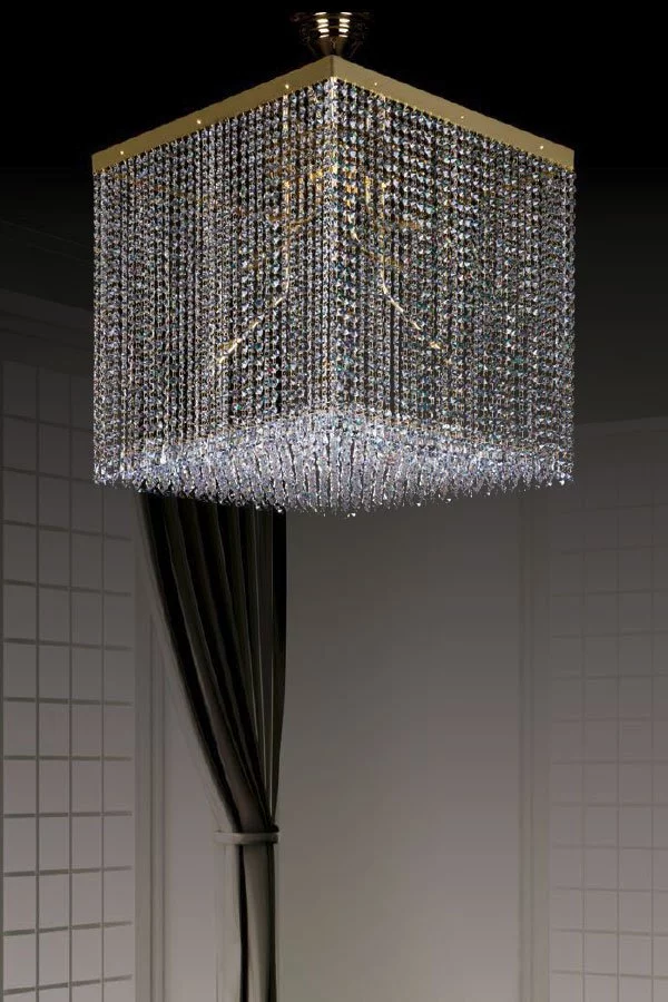  
                        
                        Кришталева люстра ARTGLASS (Чехія) 22674    
                         У стилі Арт-деко.  
                        Тип джерела світла: світлодіодна лампа, змінна.                         Форма: Куб.                         Кольори плафонів і підвісок: Прозорий.                         Матеріал: Кришталь.                          фото 2