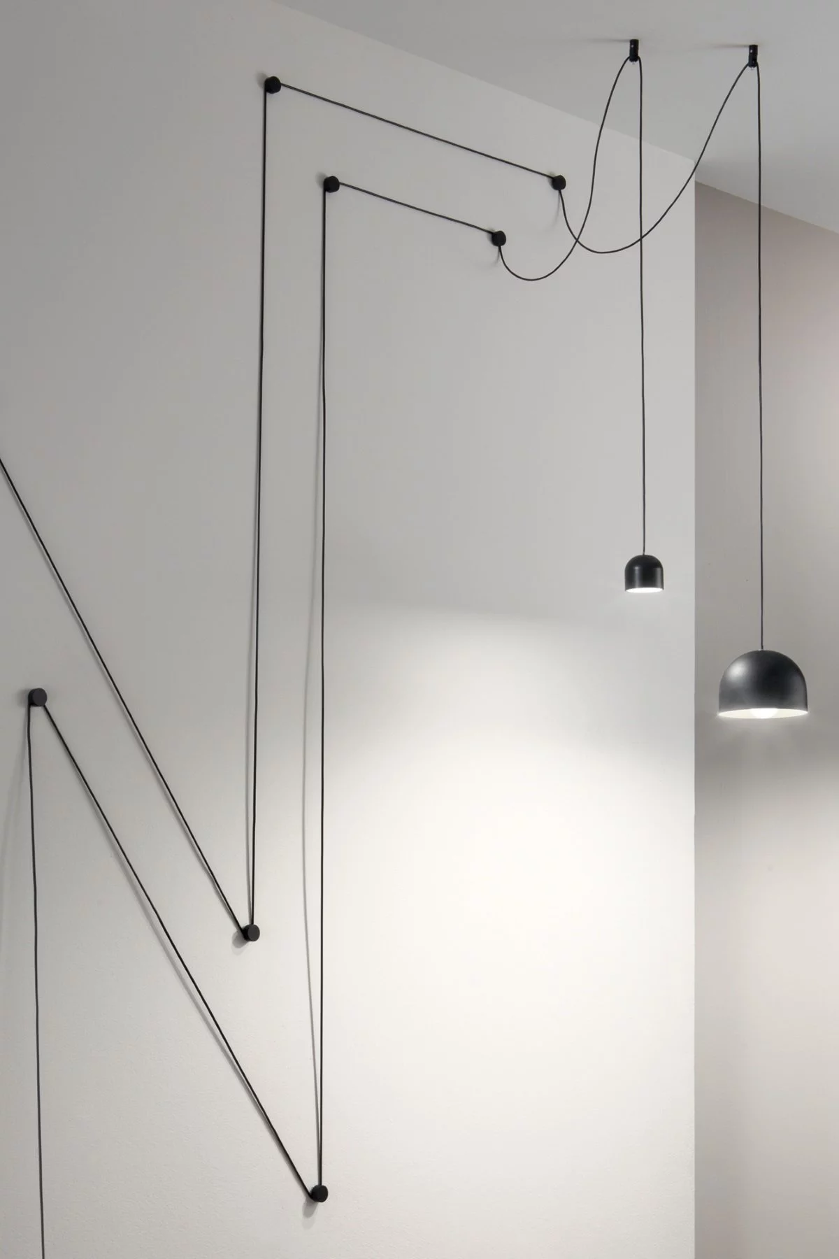   
                        
                        Люстра IDEAL LUX (Італія) 23226    
                         У стилі Лофт.  
                        Тип джерела світла: світлодіодна лампа, змінна.                         Форма: Коло.                         Кольори плафонів і підвісок: Чорний.                         Матеріал: Метал.                          фото 2
