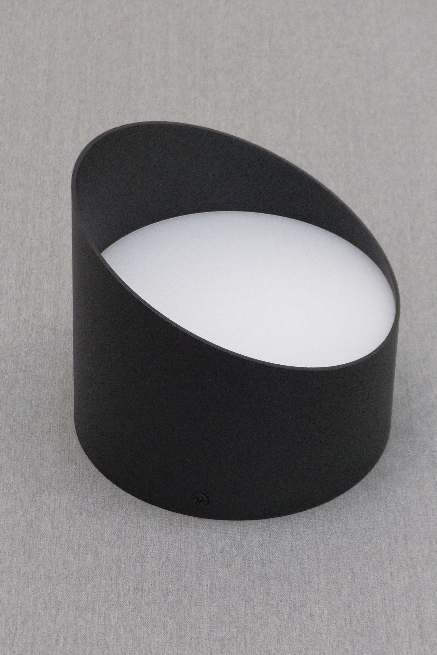   
                        Точковий світильник AZZARDO (Польща) 23837    
                         у стилі лофт.  
                        Тип джерела світла: вбудовані світлодіоди led.                         Форма: циліндр.                         Кольори плафонів і підвісок: білий.                         Матеріал: акрил.                          фото 2