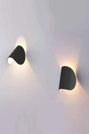   
                        Світильник для ванної AZZARDO (Польща) 24017    
                         у стилі скандинавський.  
                        Тип джерела світла: вбудовані світлодіоди led.                                                 Кольори плафонів і підвісок: чорний.                         Матеріал: алюміній.                          фото 1