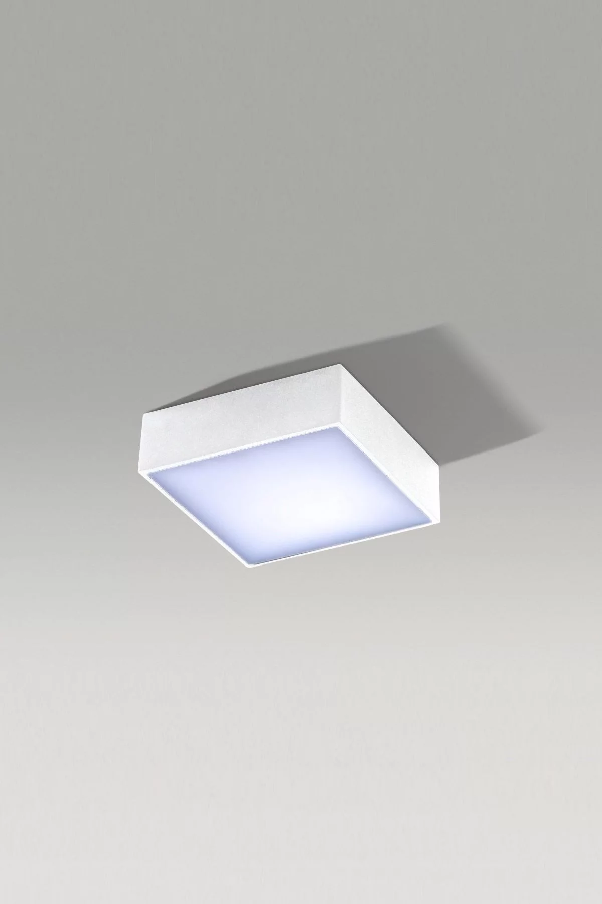   
                        Точковий світильник AZZARDO (Польща) 24120    
                         у стилі скандинавський.  
                        Тип джерела світла: вбудовані світлодіоди led.                         Форма: квадрат.                         Кольори плафонів і підвісок: білий.                         Матеріал: акрил.                          фото 1