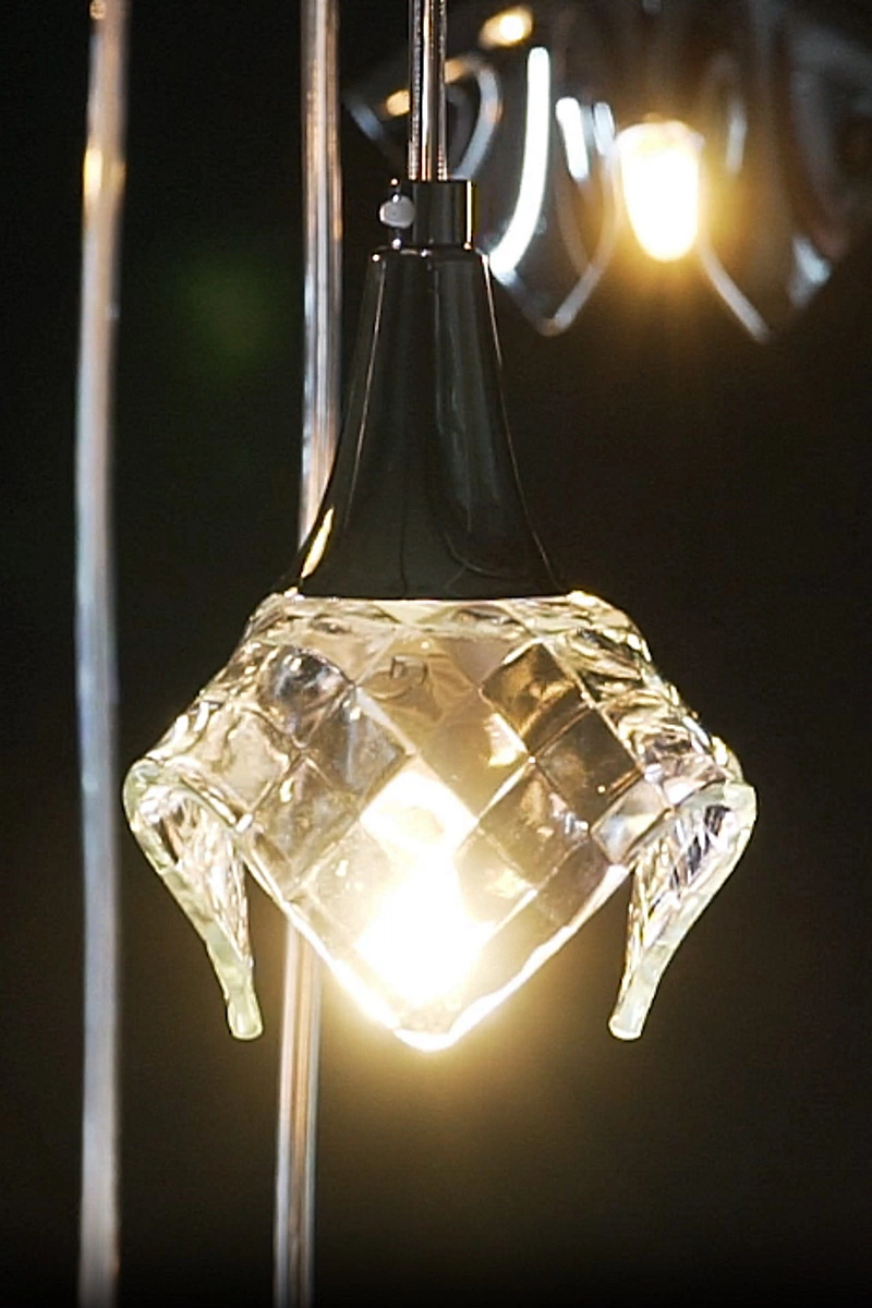   
                        
                        Люстра ARTGLASS (Чехія) 24223    
                         У стилі Флористика.  
                        Тип джерела світла: світлодіодна лампа, змінна.                         Форма: Коло.                         Кольори плафонів і підвісок: Прозорий.                         Матеріал: Скло.                          фото 4