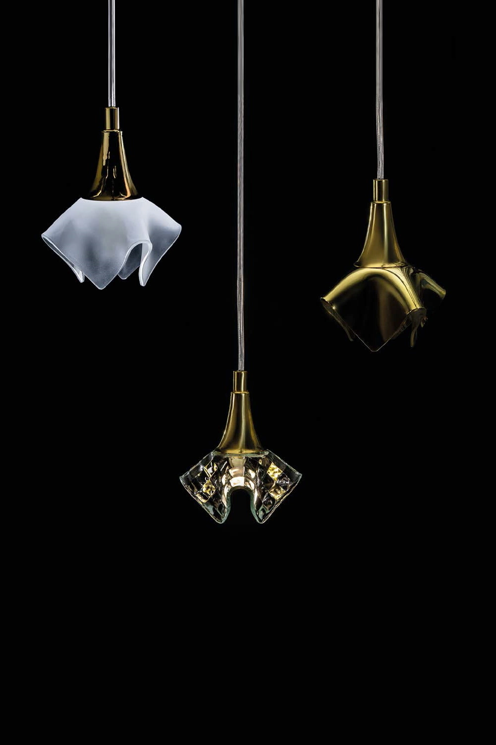   
                        
                        Люстра ARTGLASS (Чехія) 24229    
                         У стилі Флористика.  
                        Тип джерела світла: світлодіодна лампа, змінна.                         Форма: Коло.                         Кольори плафонів і підвісок: Прозорий.                         Матеріал: Скло.                          фото 5