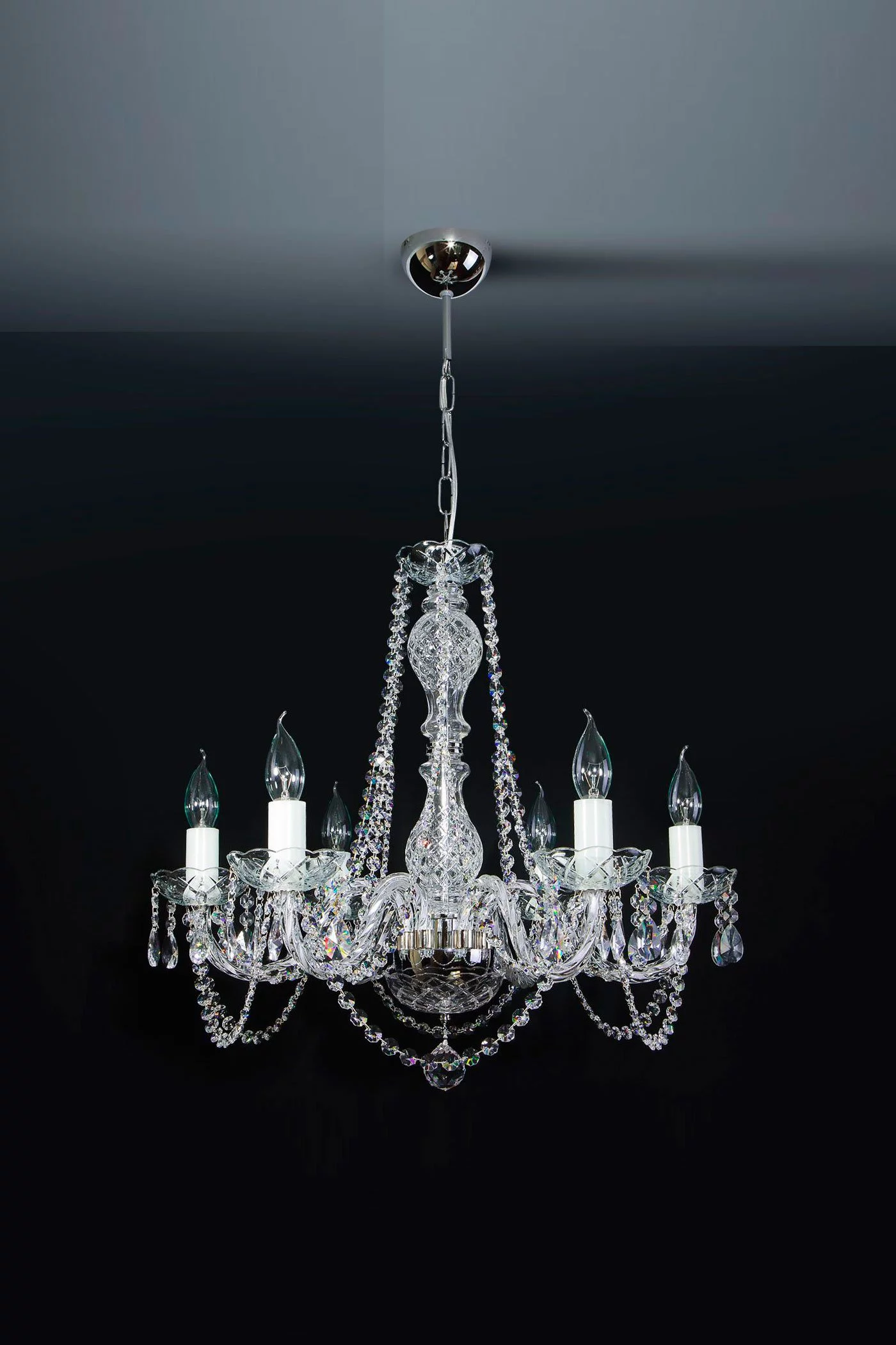   
                        
                        Кришталева люстра NB LIGHT (Україна) 25293    
                         У стилі Класика.  
                        Тип джерела світла: світлодіодна лампа, змінна.                         Форма: Коло.                         Кольори плафонів і підвісок: Прозорий, Білий.                         Матеріал: Скло, Кришталь.                          фото 1