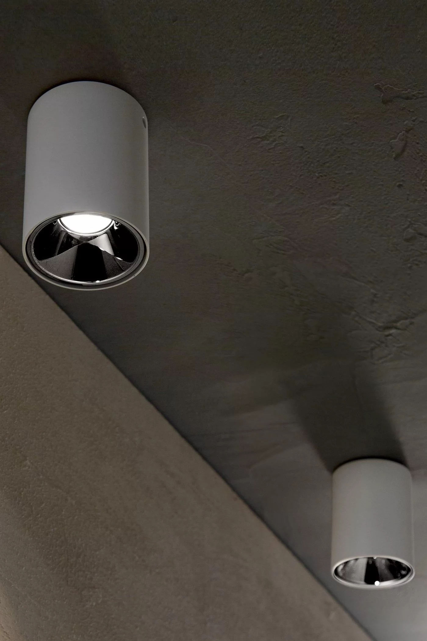   
                        Точковий світильник IDEAL LUX (Італія) 25901    
                         у стилі Скандинавський.  
                        Тип джерела світла: вбудовані світлодіоди led.                         Форма: Циліндр.                         Кольори плафонів і підвісок: Чорний.                         Матеріал: Метал.                          фото 2