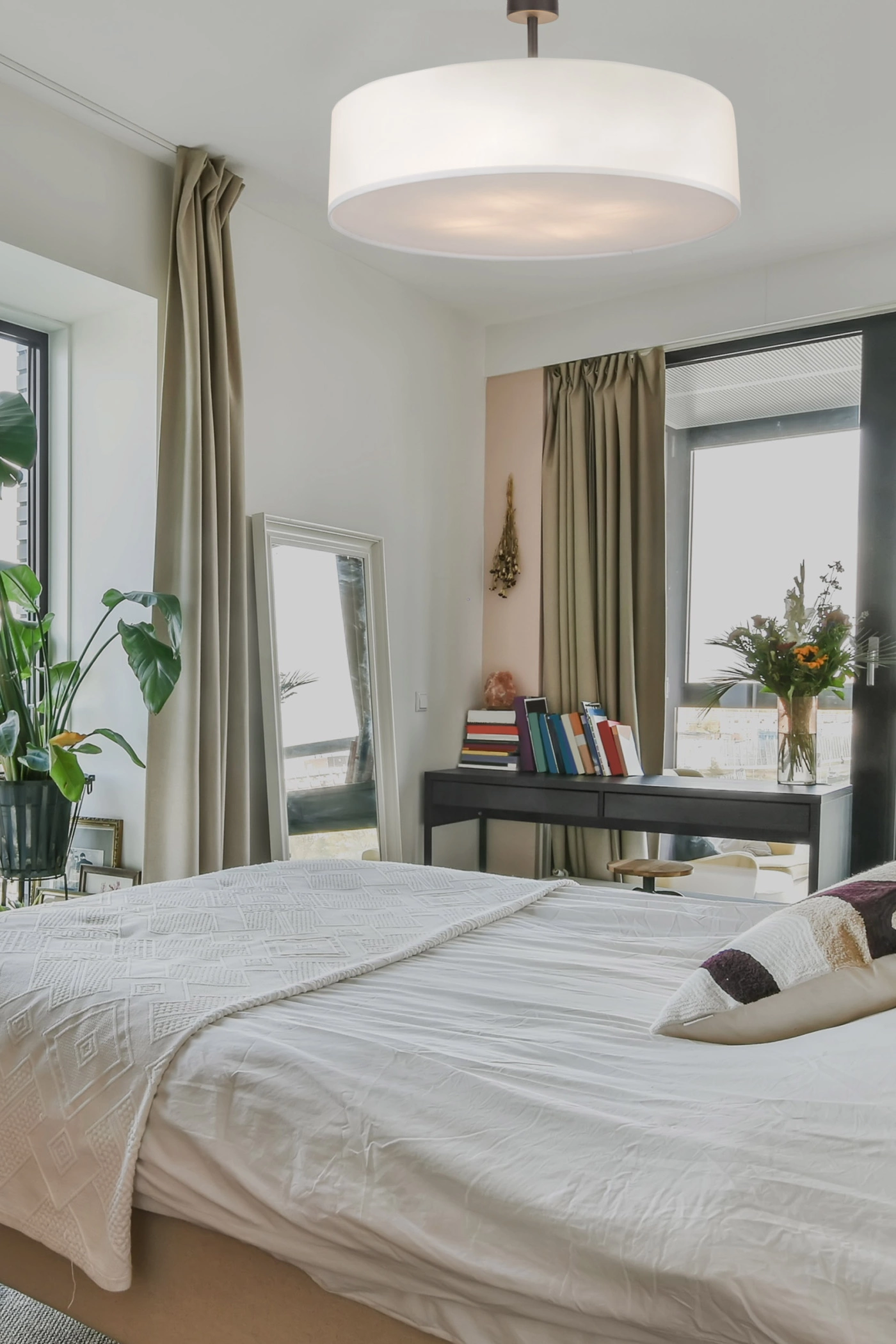   
                        
                        Люстра TK LIGHTING (Польща) 27665    
                         У стилі Модерн.  
                        Тип джерела світла: світлодіодна лампа, змінна.                         Форма: Коло, Циліндр.                         Кольори плафонів і підвісок: Білий.                         Матеріал: Тканина, Пластик.                          фото 6
