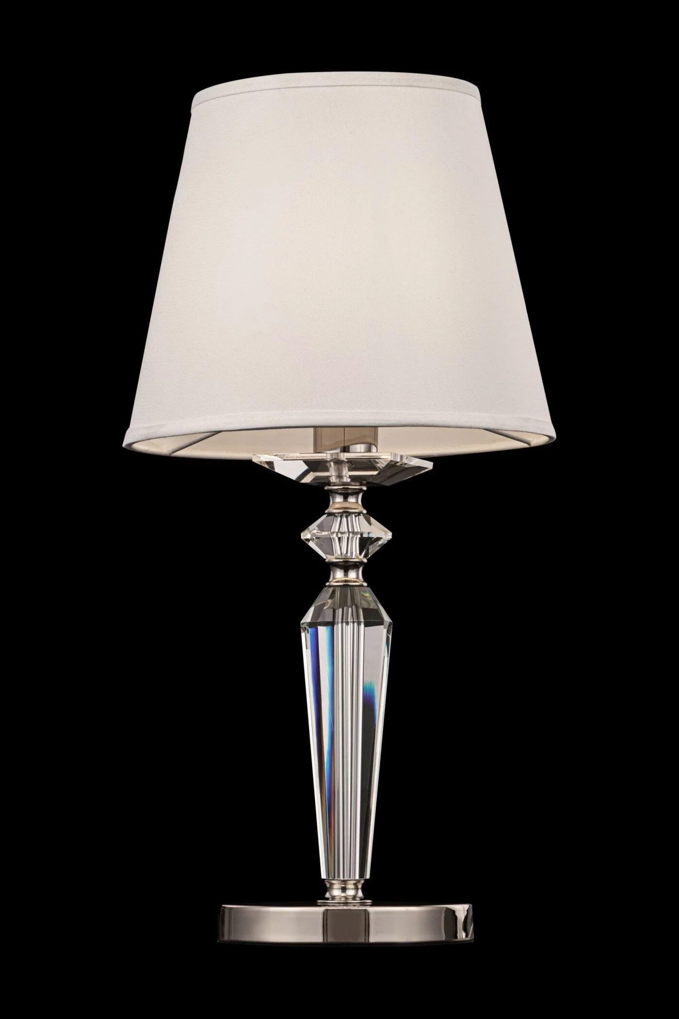   
                        Настольная лампа MAYTONI  (Германия) 29044    
                         в стиле Классика.  
                        Тип источника света: светодиодная лампа, сменная.                                                 Цвета плафонов и подвесок: Белый.                         Материал: Ткань.                          фото 3