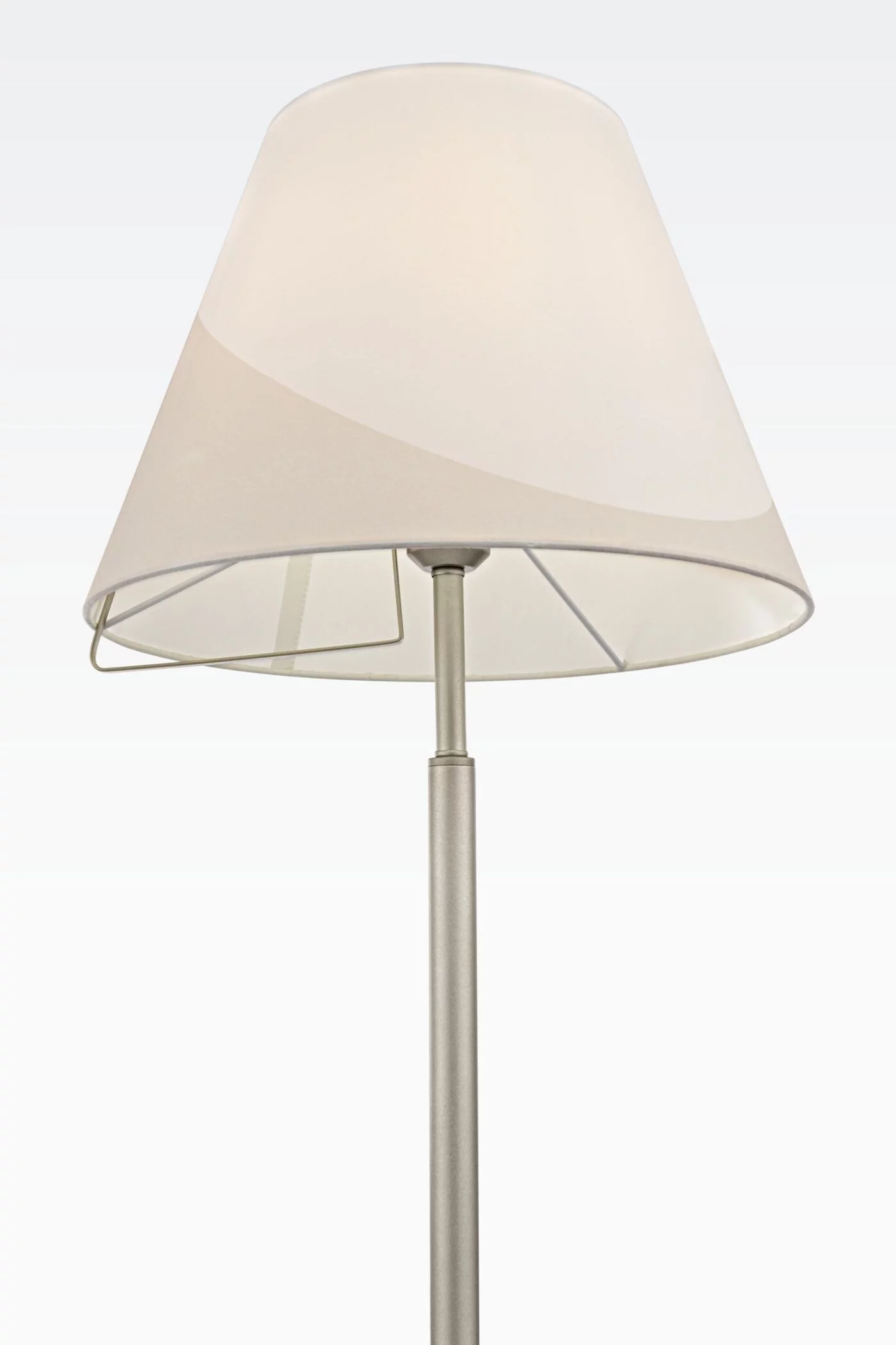   
                        Торшер FREYA (Німеччина) 29100    
                         у стилі Класика.  
                        Тип джерела світла: світлодіодна лампа, змінна.                                                 Кольори плафонів і підвісок: Бежевий.                         Матеріал: Тканина.                          фото 2