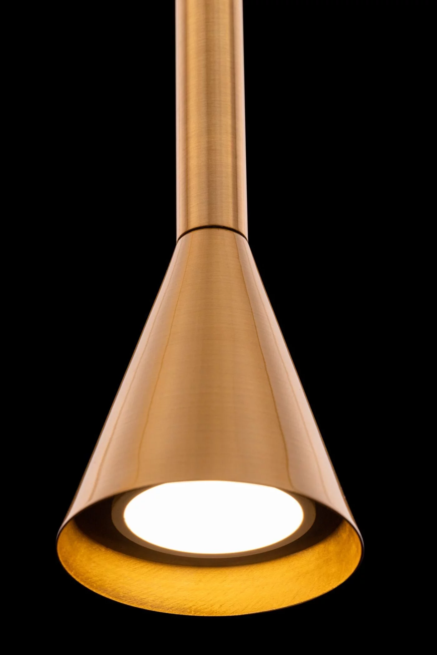   
                        Люстра MAYTONI (Німеччина) 29369    
                         у стилі Лофт.  
                        Тип джерела світла: світлодіодна лампа, змінна.                         Форма: Коло.                         Кольори плафонів і підвісок: Золото.                         Матеріал: Метал.                          фото 4