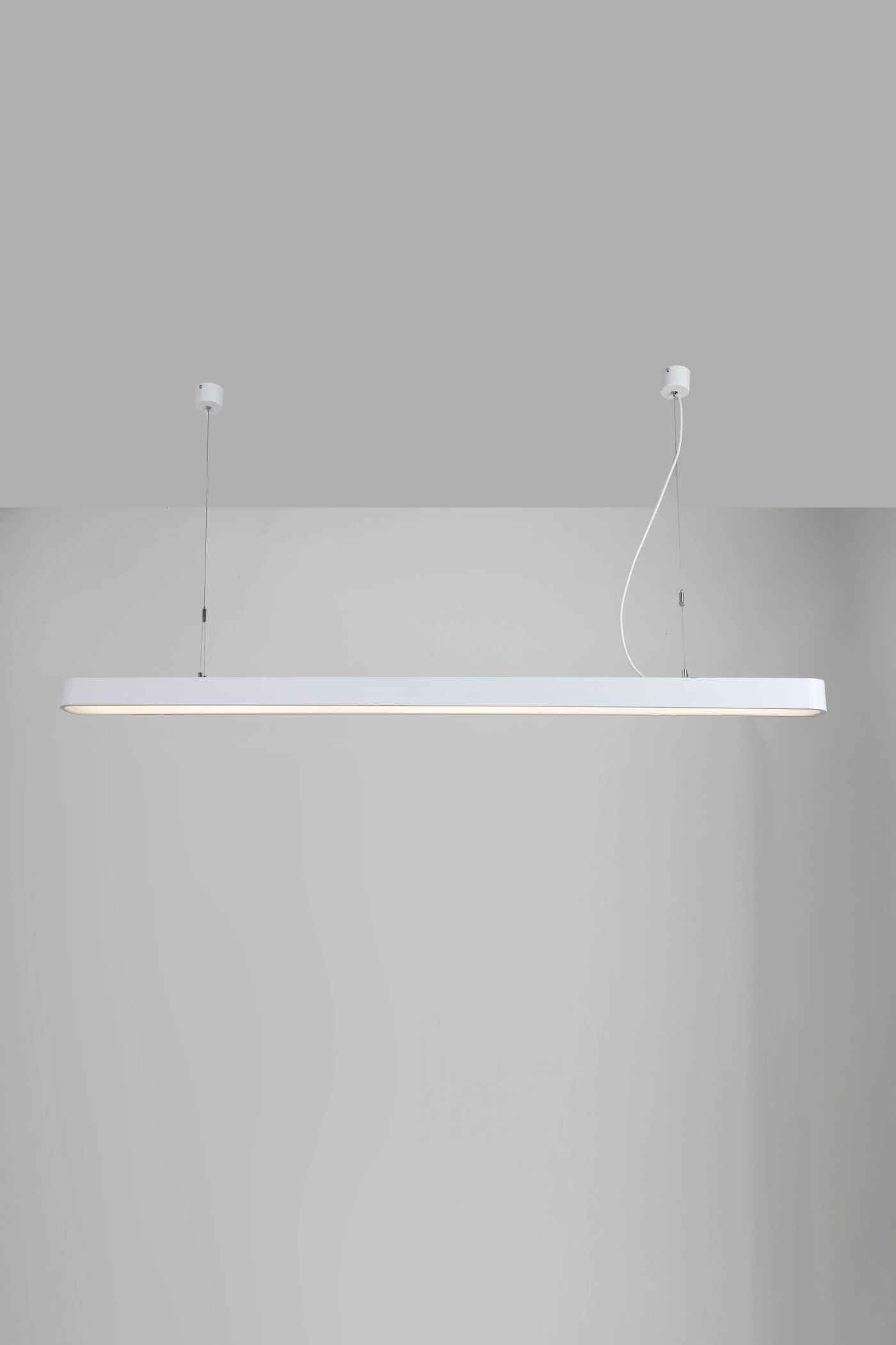   
                        
                        Люстра LAGUNA LIGHTING (Украина) 29502    
                         в стиле Хай-тек.  
                        Тип источника света: встроенный led-модуль, несъемный.                         Форма: Прямоугольник.                         Цвета плафонов и подвесок: Белый.                         Материал: Металл.                          фото 1