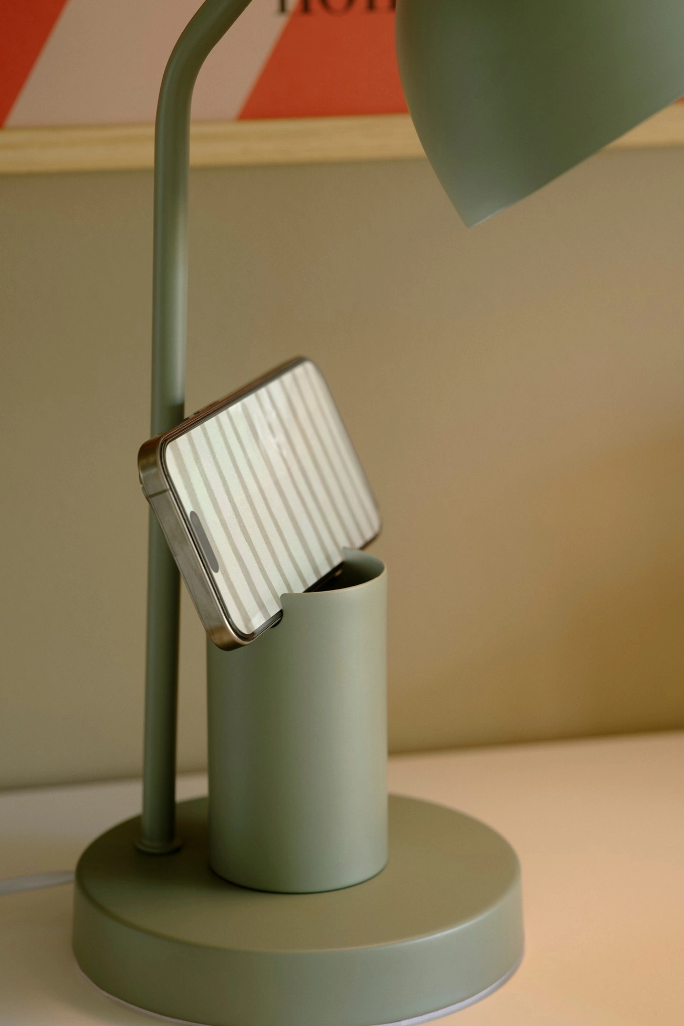   
                        
                        Настольная лампа NORDLUX (Дания) 29664    
                         В стиле Скандинавский, Модерн.  
                        Тип источника света: светодиодная лампа, сменная.                                                 Цвета плафонов и подвесок: Зеленый.                         Материал: Металл.                          фото 7