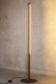   
                        Торшер TK LIGHTING (Польща) 29740    
                         у стилі кантрі.  
                        Тип джерела світла: вбудовані світлодіоди led.                                                 Кольори плафонів і підвісок: коричневий.                         Матеріал: дерево.                          фото 1