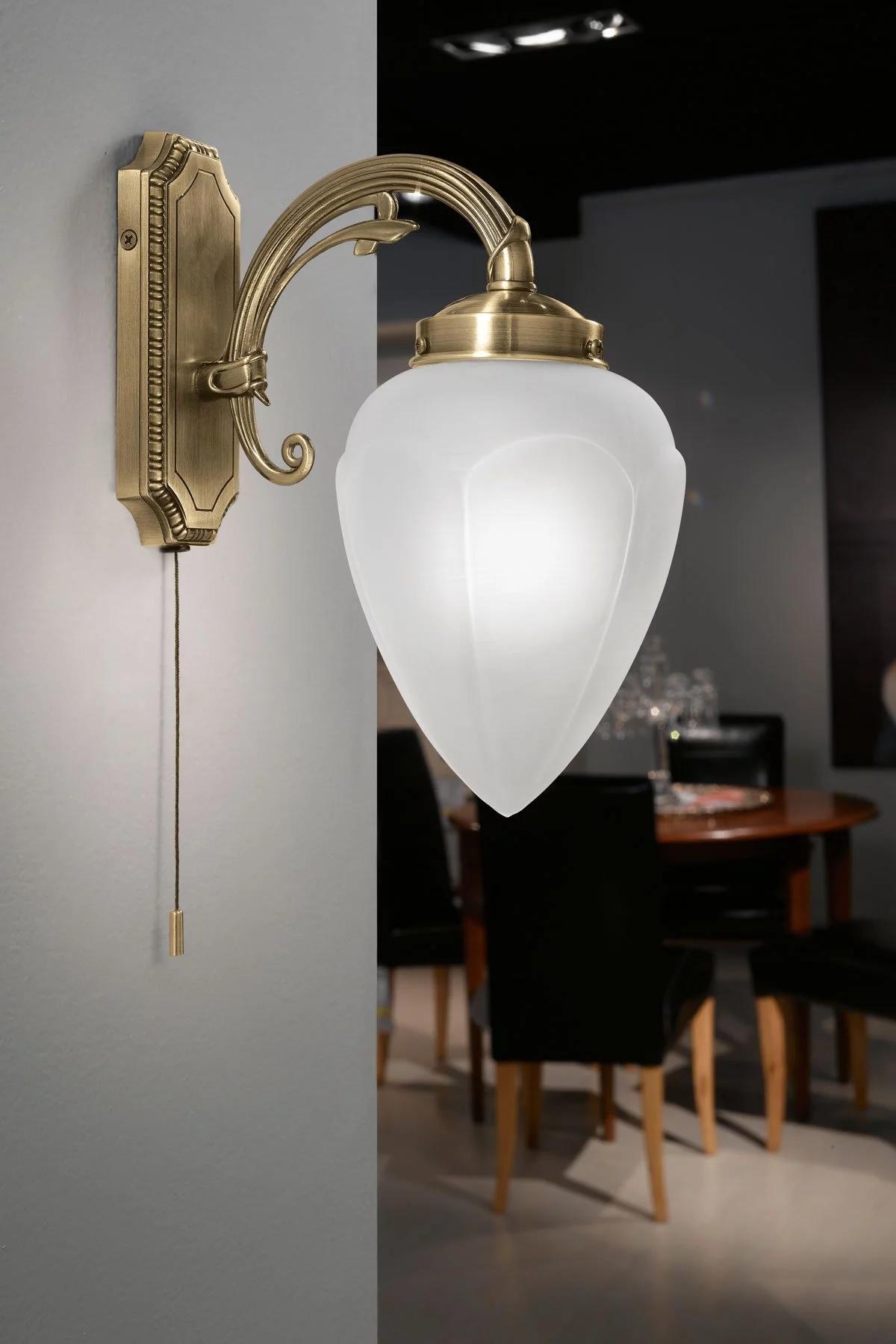   
                        
                        Бра EGLO (Австрия) 30033    
                         в стиле Классика.  
                        Тип источника света: светодиодная лампа, сменная.                                                 Цвета плафонов и подвесок: Белый.                         Материал: Стекло.                          фото 2