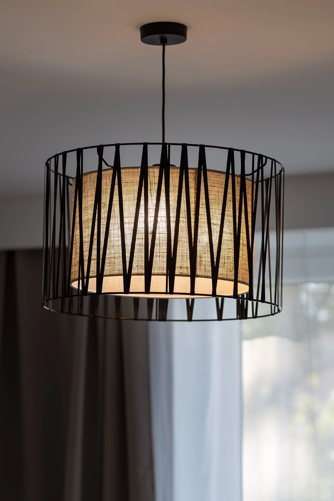   
                        
                        Люстра TK LIGHTING (Польща) 30434    
                         У стилі Модерн, Лофт.  
                        Тип джерела світла: світлодіодна лампа, змінна.                         Форма: Циліндр.                         Кольори плафонів і підвісок: Бежевий, Чорний.                         Матеріал: Тканина, Метал.                          фото 10