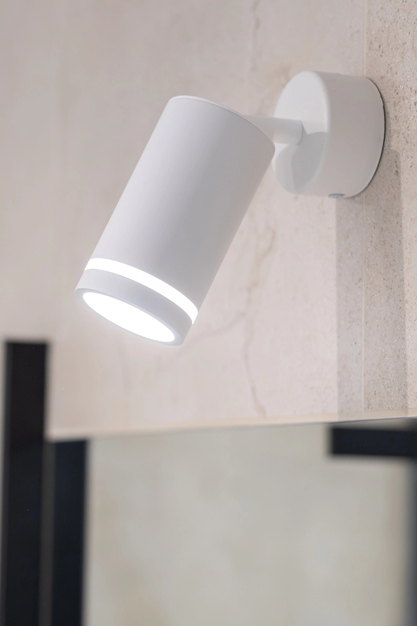   
                        
                        Точковий світильник TK LIGHTING (Польща) 30534    
                         У стилі Хай-тек.  
                        Тип джерела світла: світлодіодна лампа, змінна.                         Форма: Циліндр.                         Кольори плафонів і підвісок: Білий.                         Матеріал: Сталь, Пластик.                          фото 8