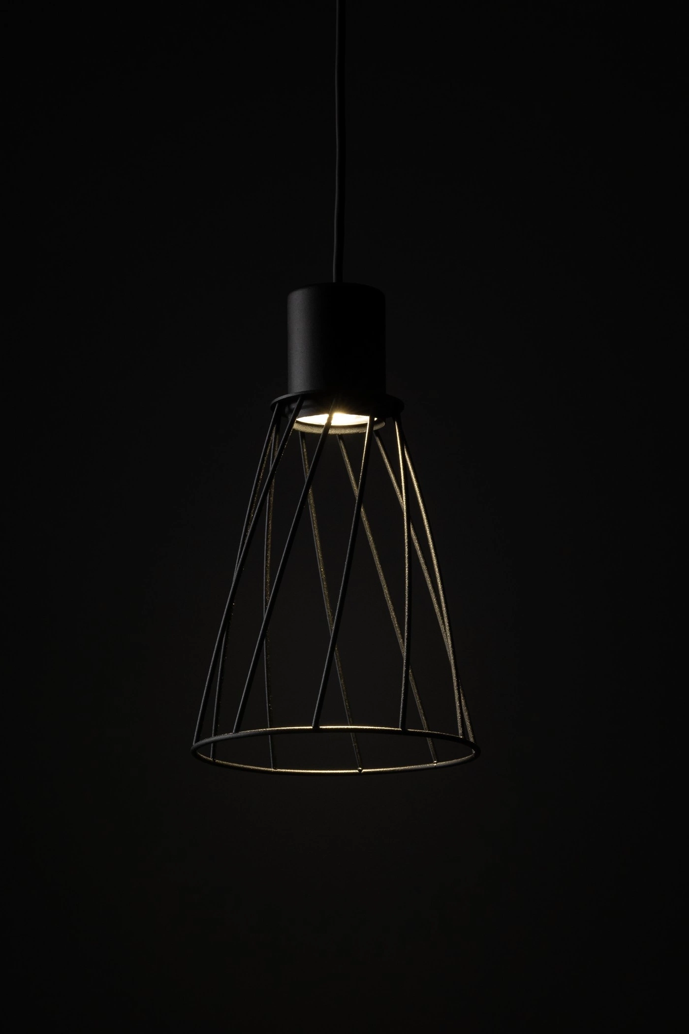   
                        
                        Люстра TK LIGHTING (Польща) 30623    
                         У стилі Лофт.  
                        Тип джерела світла: світлодіодна лампа, змінна.                         Форма: Коло.                         Кольори плафонів і підвісок: Чорний.                         Матеріал: Метал.                          фото 5