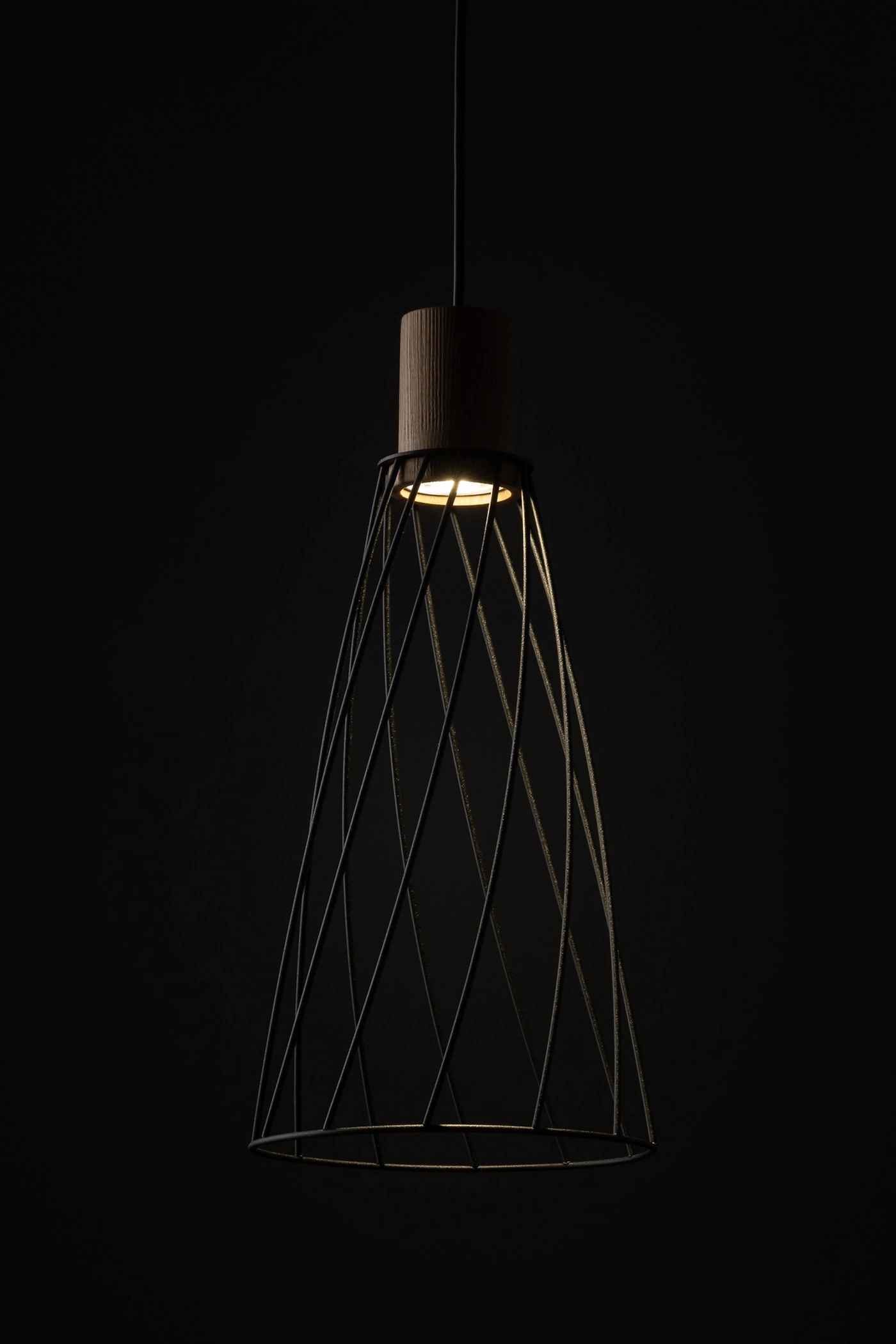   
                        
                        Люстра TK LIGHTING (Польща) 30628    
                         У стилі Лофт.  
                        Тип джерела світла: світлодіодна лампа, змінна.                         Форма: Коло.                         Кольори плафонів і підвісок: Чорний, Коричневий.                         Матеріал: Метал, Дерево.                          фото 5