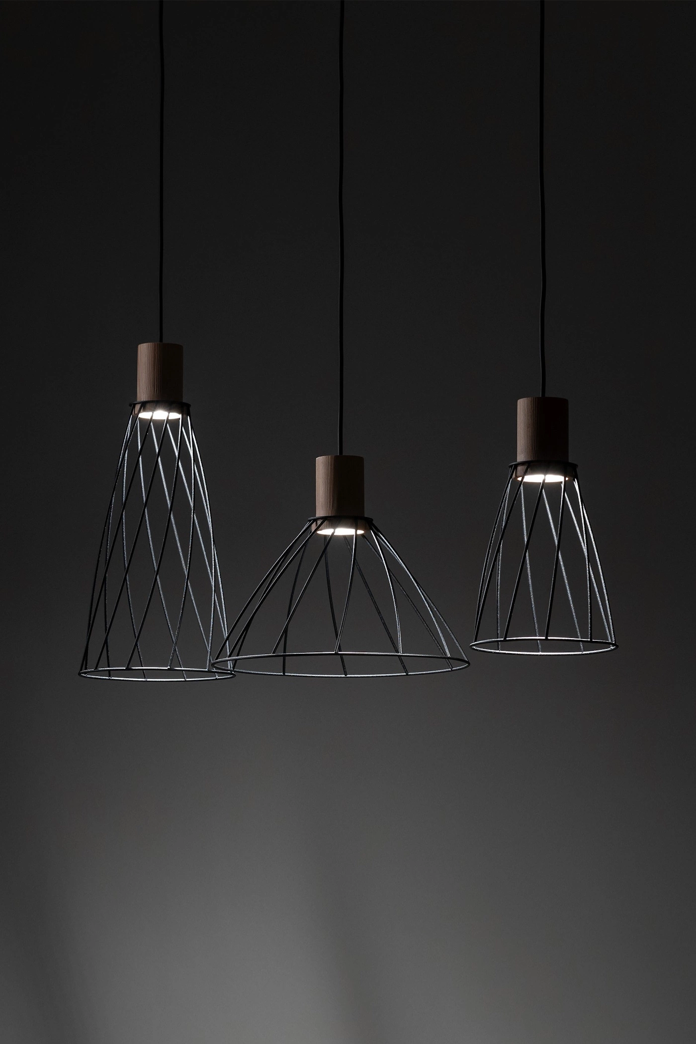   
                        
                        Люстра TK LIGHTING (Польща) 30632    
                         У стилі Лофт.  
                        Тип джерела світла: світлодіодна лампа, змінна.                         Форма: Прямокутник.                         Кольори плафонів і підвісок: Чорний, Коричневий.                         Матеріал: Метал, Дерево.                          фото 6