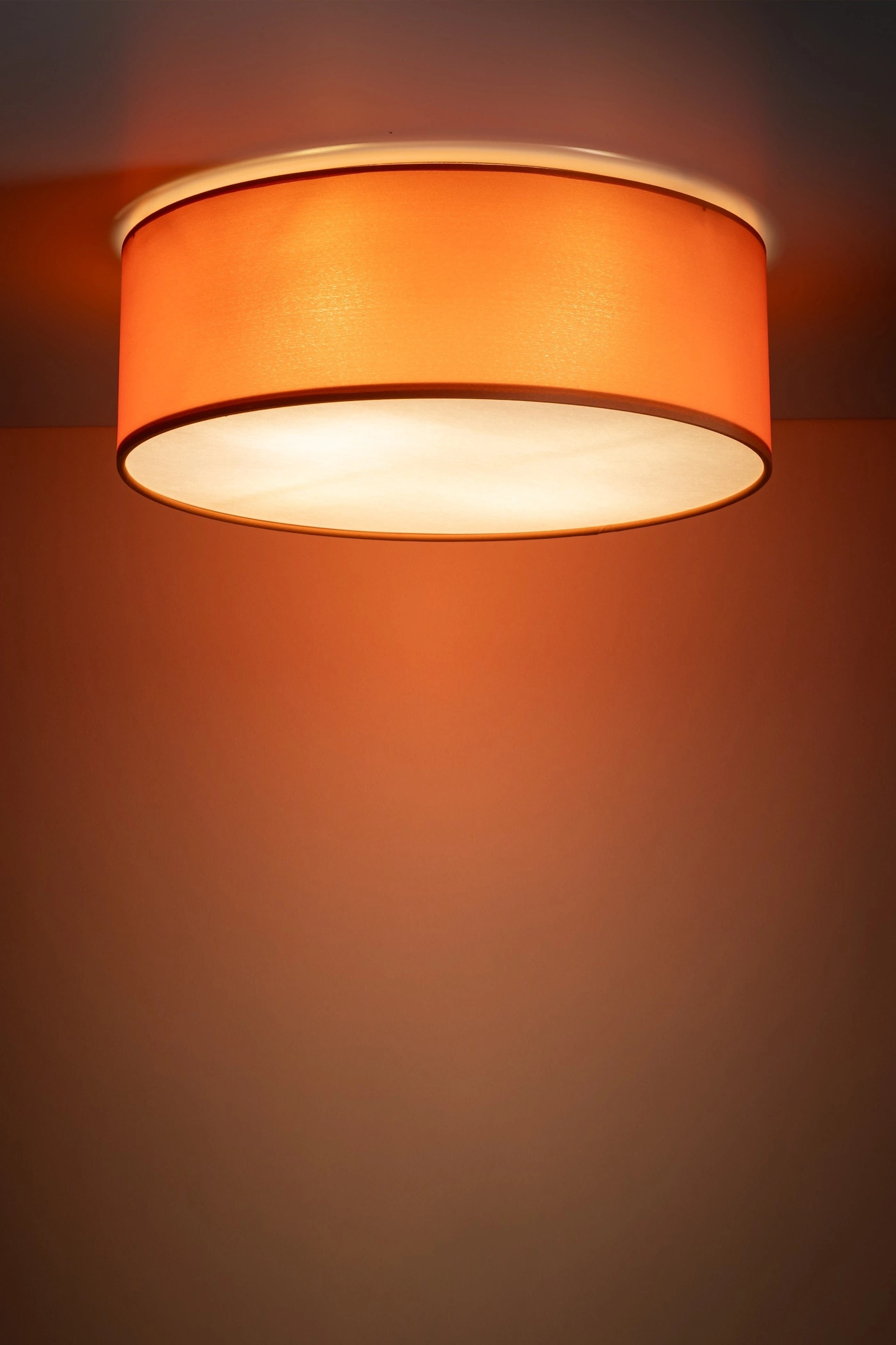   
                        
                        Світильник стельовий TK LIGHTING (Польща) 30647    
                         У стилі Модерн.  
                        Тип джерела світла: світлодіодна лампа, змінна.                         Форма: Циліндр.                         Кольори плафонів і підвісок: Помаранчевий, Білий.                         Матеріал: Тканина, Пластик.                          фото 8