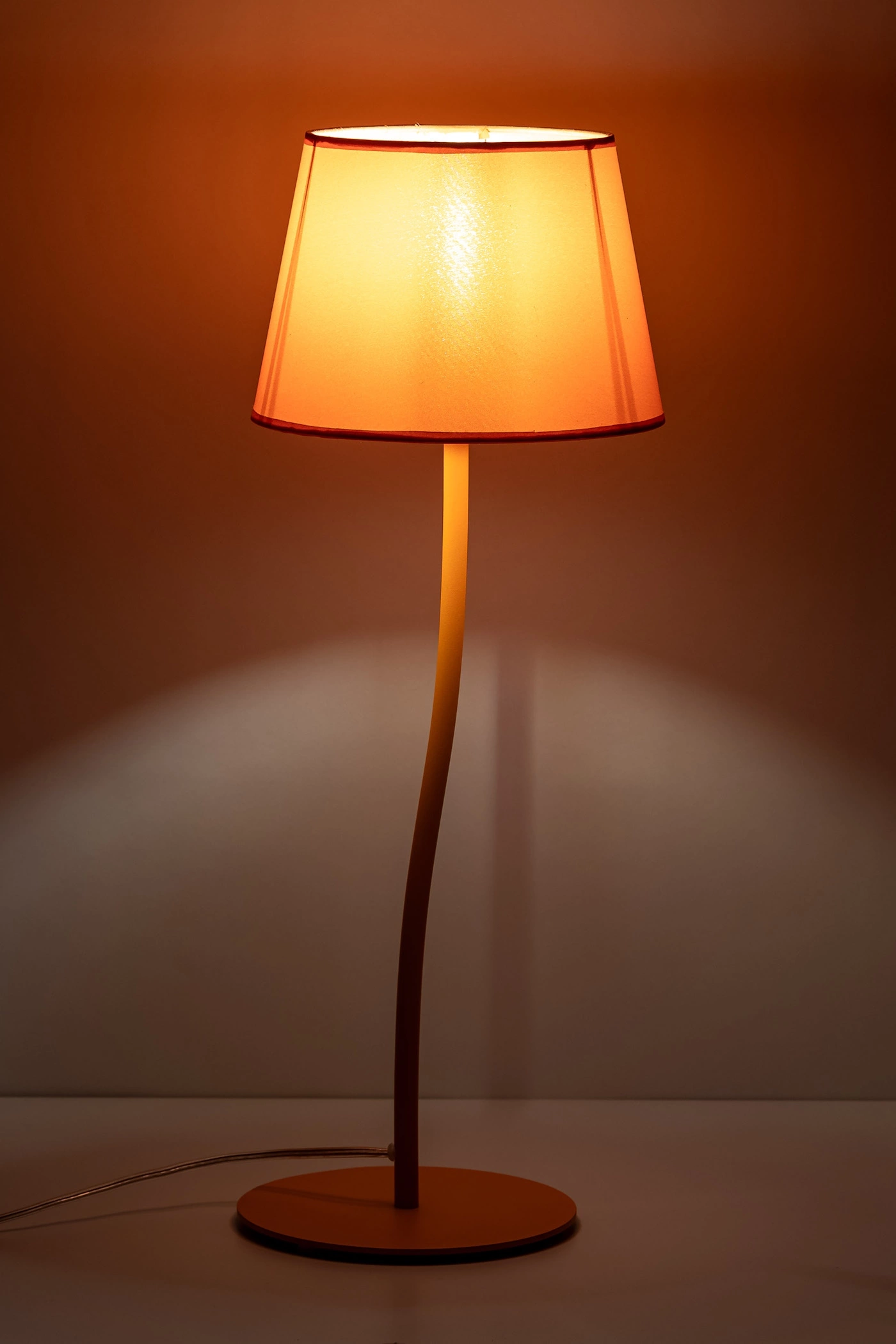   
                        
                        Настольная лампа TK LIGHTING (Польша) 30648    
                         В стиле Модерн.  
                        Тип источника света: светодиодная лампа, сменная.                                                 Цвета плафонов и подвесок: Оранжевый.                         Материал: Ткань.                          фото 6