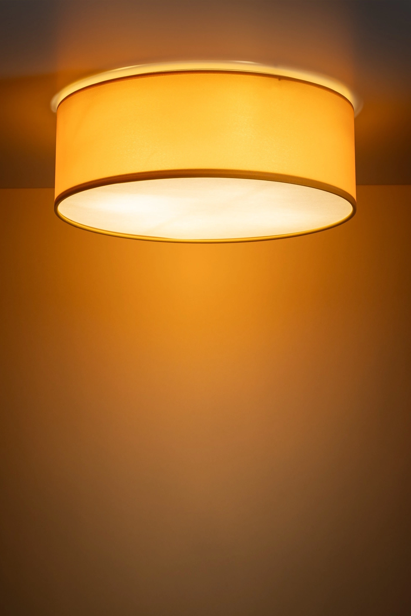   
                        
                        Світильник стельовий TK LIGHTING (Польща) 30650    
                         У стилі Модерн.  
                        Тип джерела світла: світлодіодна лампа, змінна.                         Форма: Циліндр.                         Кольори плафонів і підвісок: Жовтий, Білий.                         Матеріал: Тканина.                          фото 8